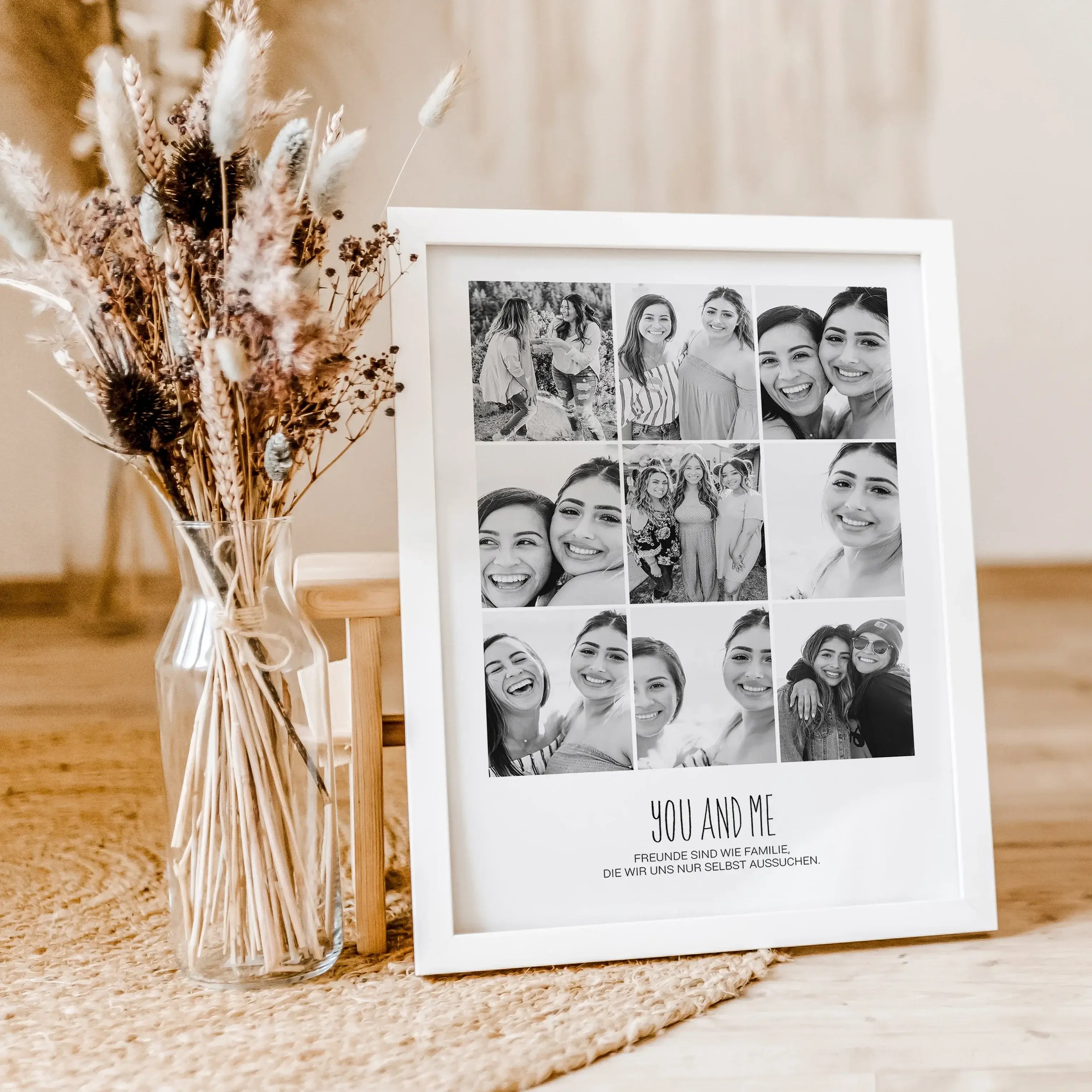 You and me Foto Poster-famprints-Personalisiertes Poster-Das You and me Foto Poster ist die perfekte Möglichkeit, deine Lieblingsmomente festzuhalten. Mit Platz für 9 Fotos und 2 personalisierbaren Textzeilen wird jedes Poster zu einem einzigartigen Kunst