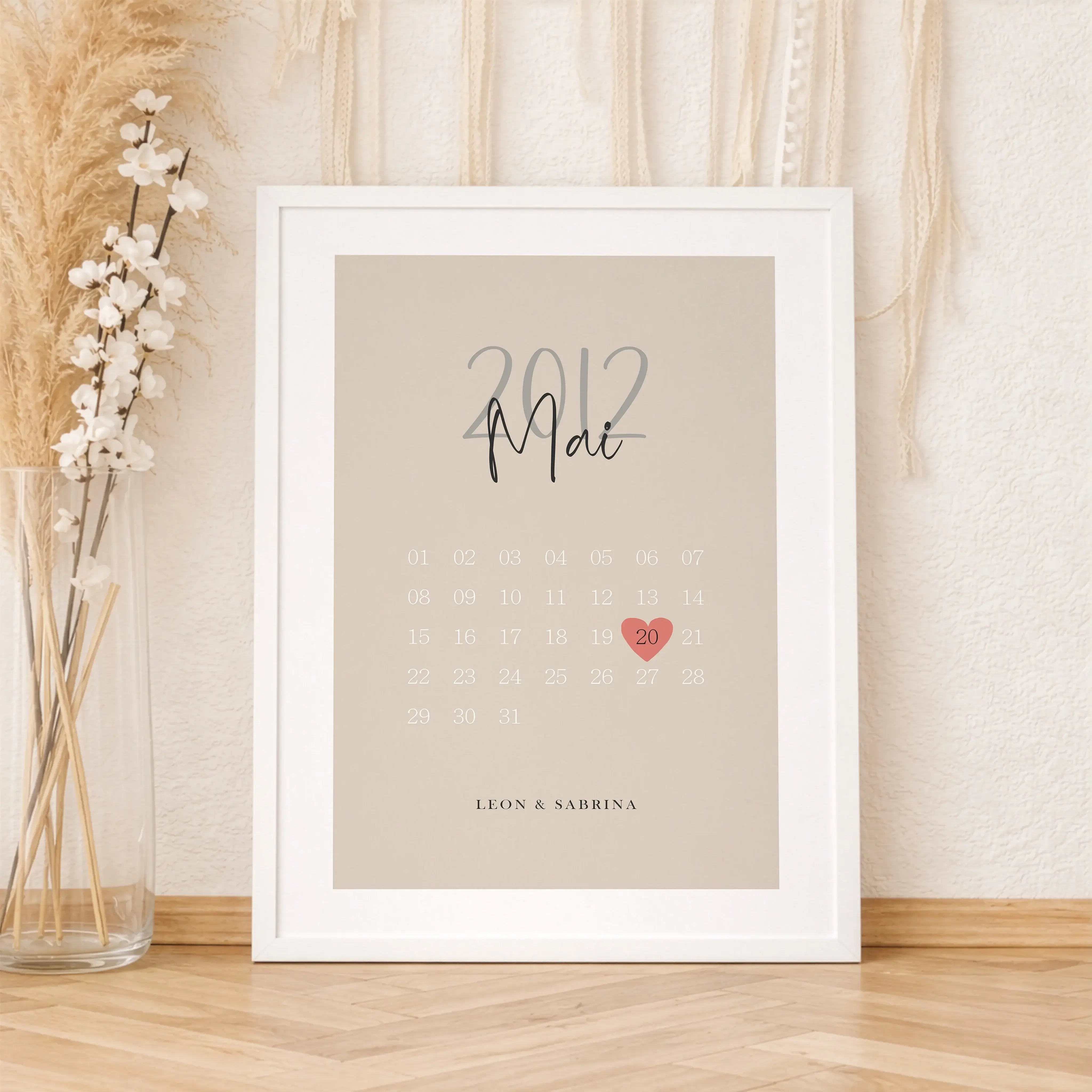 Kalender Poster-Personalisiertes Poster-famprints-Ein Kalender Poster von famprints hält einen besonderen Tag für immer fest. Ob Kennenlernen, Hochzeit, Jahrestag oder ein anderes Herzensdatum, du gestaltest ein persönliches Wandposter, das genau diesen M