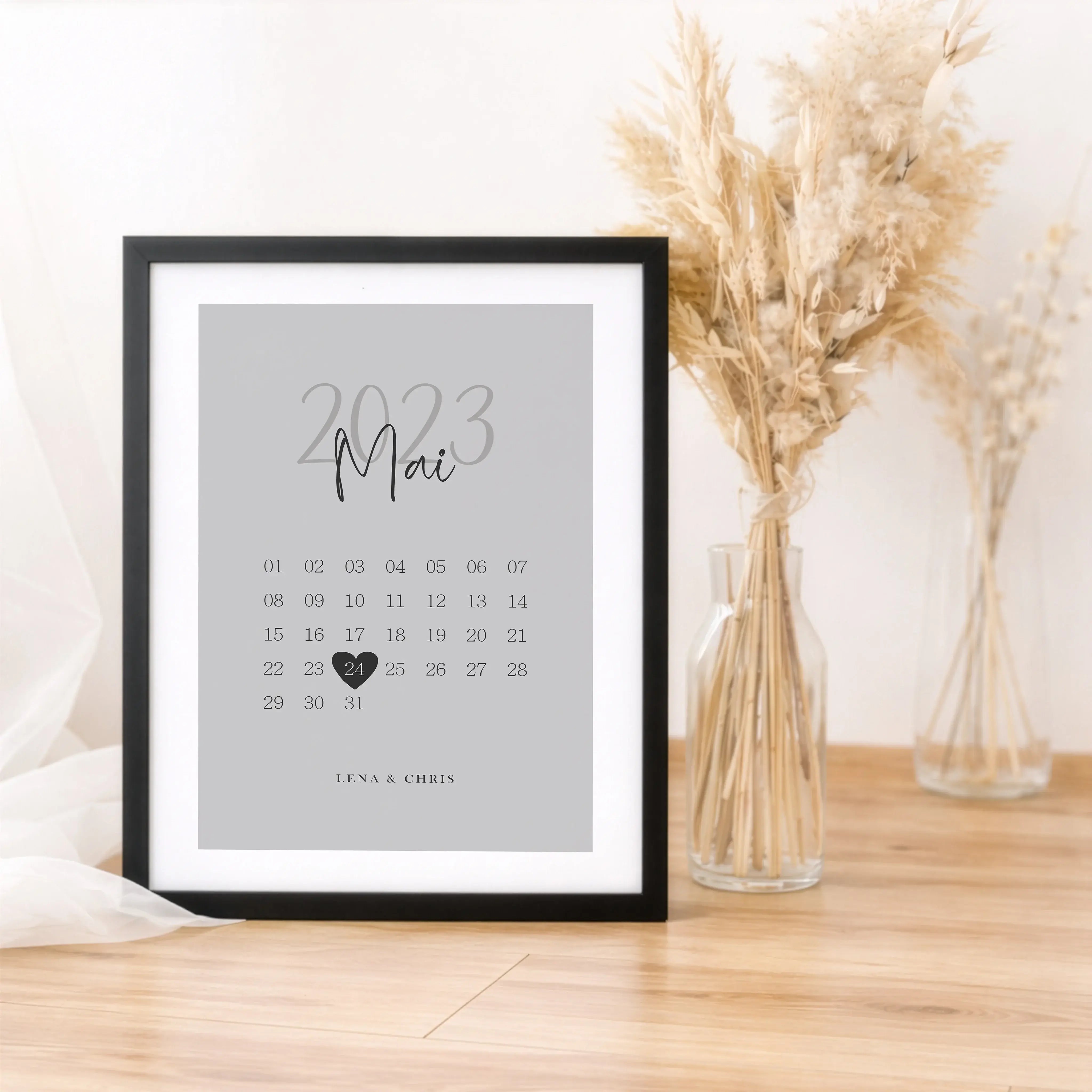Kalender Poster-Personalisiertes Poster-famprints-Ein Kalender Poster von famprints hält einen besonderen Tag für immer fest. Ob Kennenlernen, Hochzeit, Jahrestag oder ein anderes Herzensdatum, du gestaltest ein persönliches Wandposter, das genau diesen M
