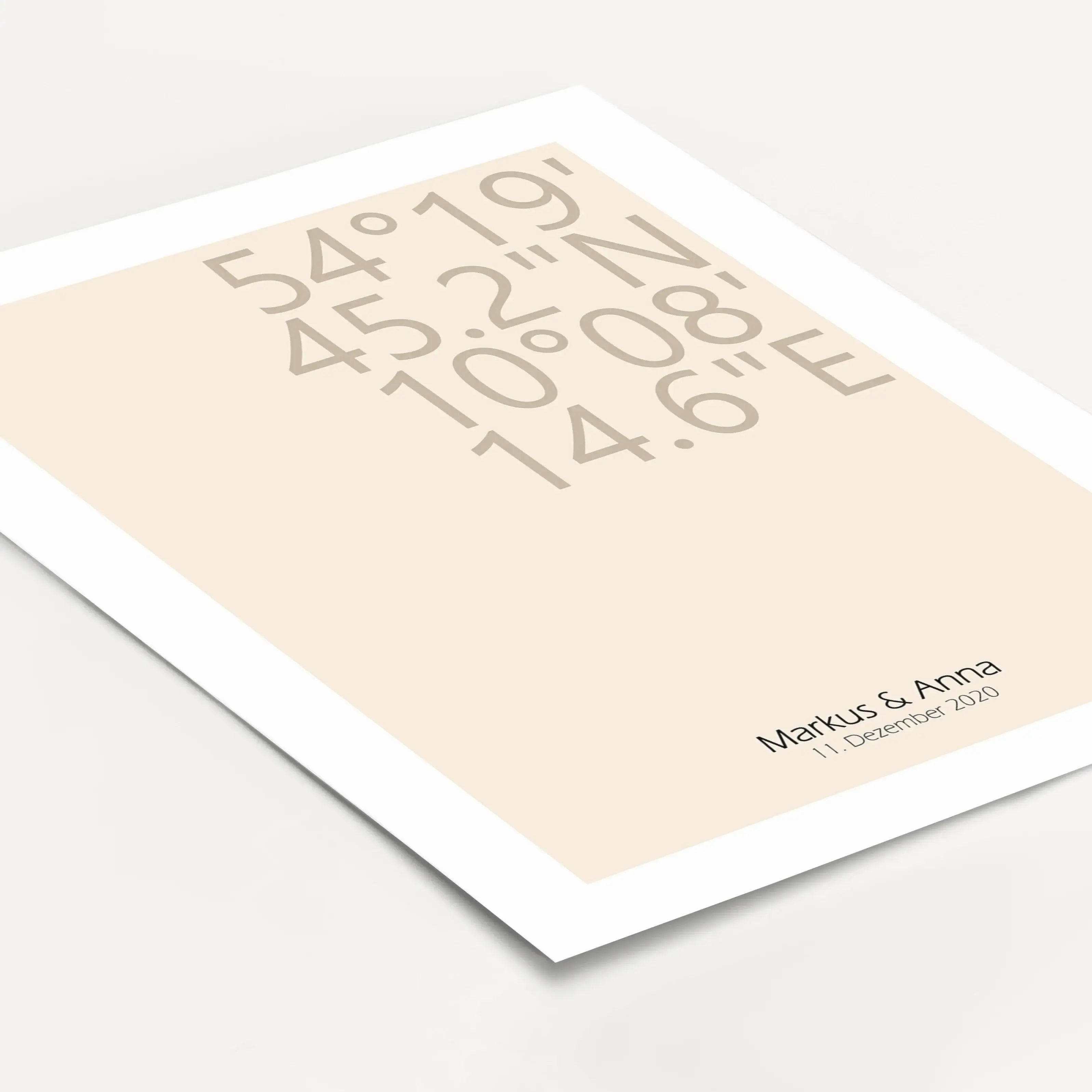 Koordinaten Poster-Personalisiertes Poster-famprints-Mit einem Koordinaten Poster von famprints hältst du einen Ort fest, der für dich wirklich zählt. Vielleicht der Platz, an dem ihr euch kennengelernt habt, euer Zuhause, der Ort der Hochzeit oder ein be