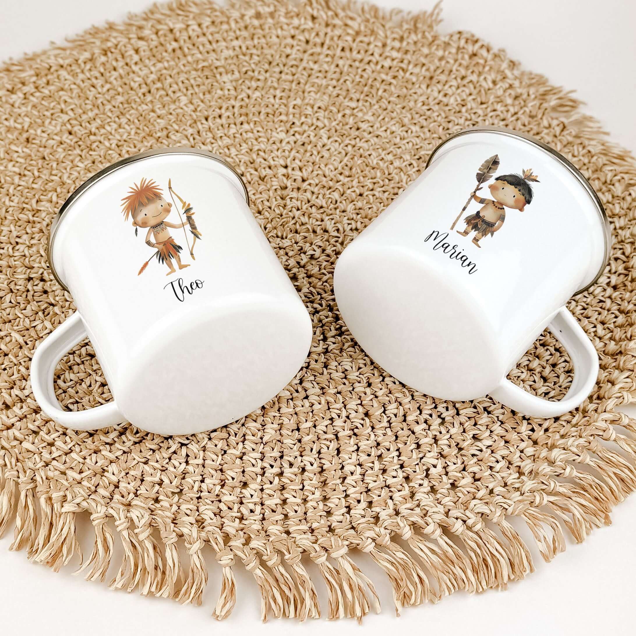 Emaille Tasse Indianer-famprints-Emaille Tasse-Entdecke die zauberhafte Emaille Tasse Indianer, die nicht nur ein praktisches Trinkgefäß ist, sondern auch ein ganz persönliches Geschenk für deine Liebsten. Mit dieser Tasse bringst du Freude in den Alltag