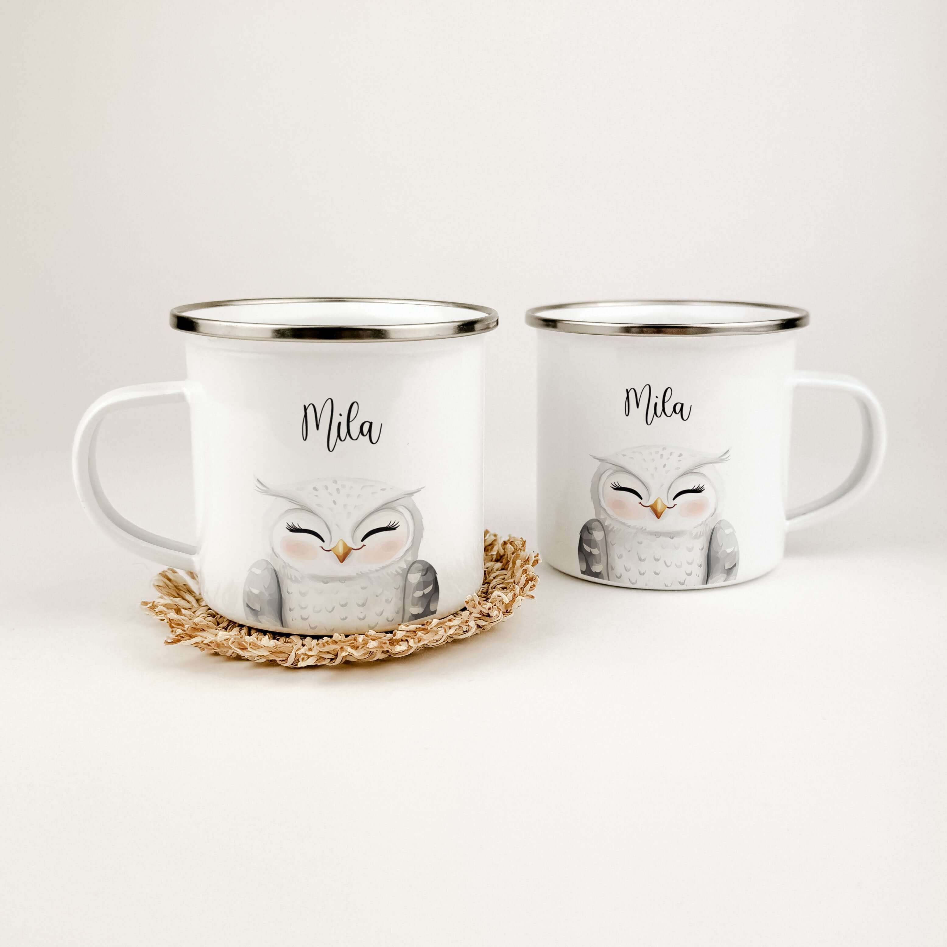 Emaille Tasse Eule Portrait-famprints-Emaille Tasse-Entdecke die zauberhafte Emaille Tasse Eule Portrait – das ideale personalisierte Geschenk für Kinder! Egal ob zur Einschulung, Taufe, Ostern, Weihnachten oder an Geburtstagen, diese Emaille Tasse person