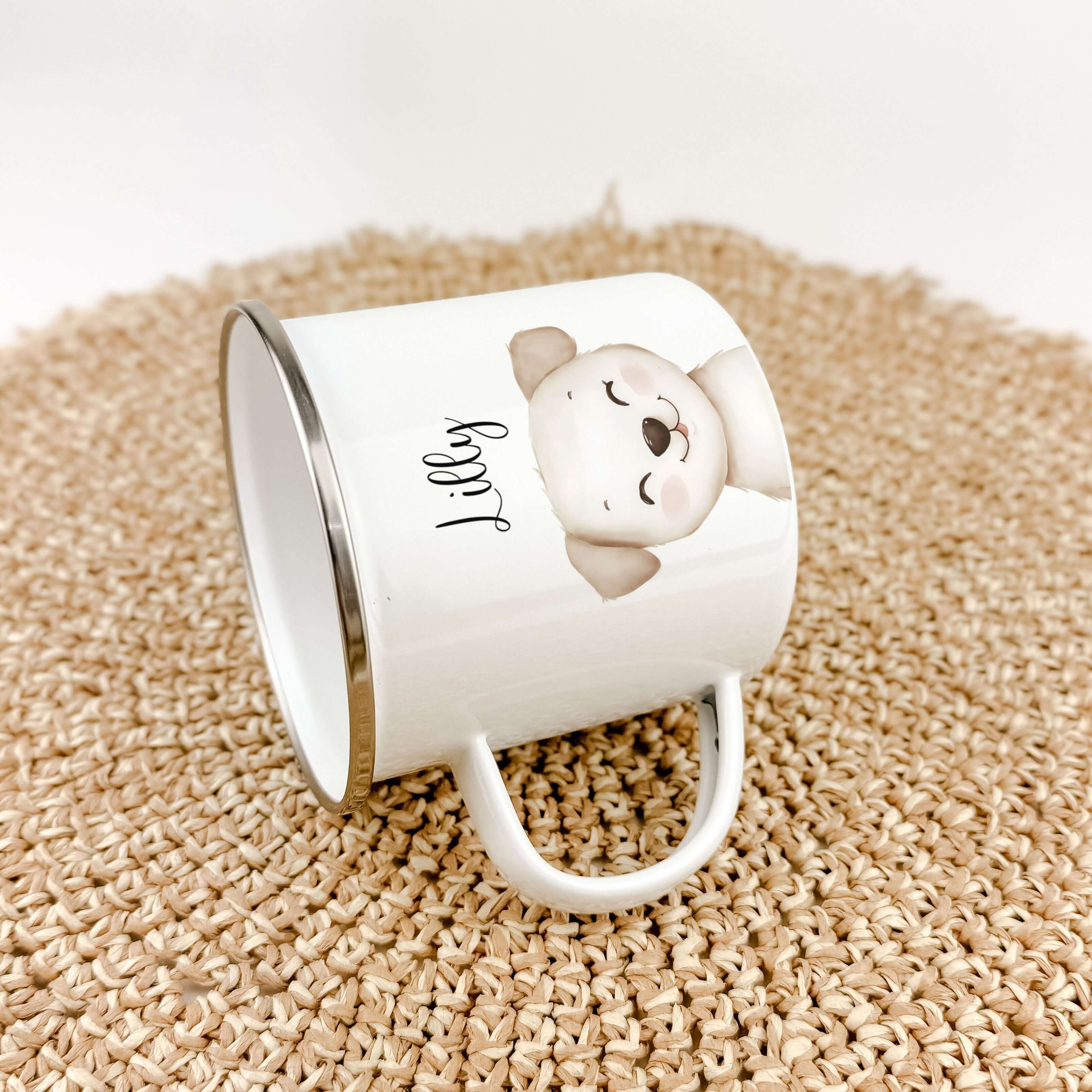 Emaille Tasse Hund Portrait-famprints-Emaille Tasse-Entdecke unsere einzigartige Emaille Tasse Hund Portrait – das perfekte personalisierte Geschenk für jedes Kind. Mit einer Füllmenge von 300 ml ist dieser Emaille Becher nicht nur stilvoll, sondern auch