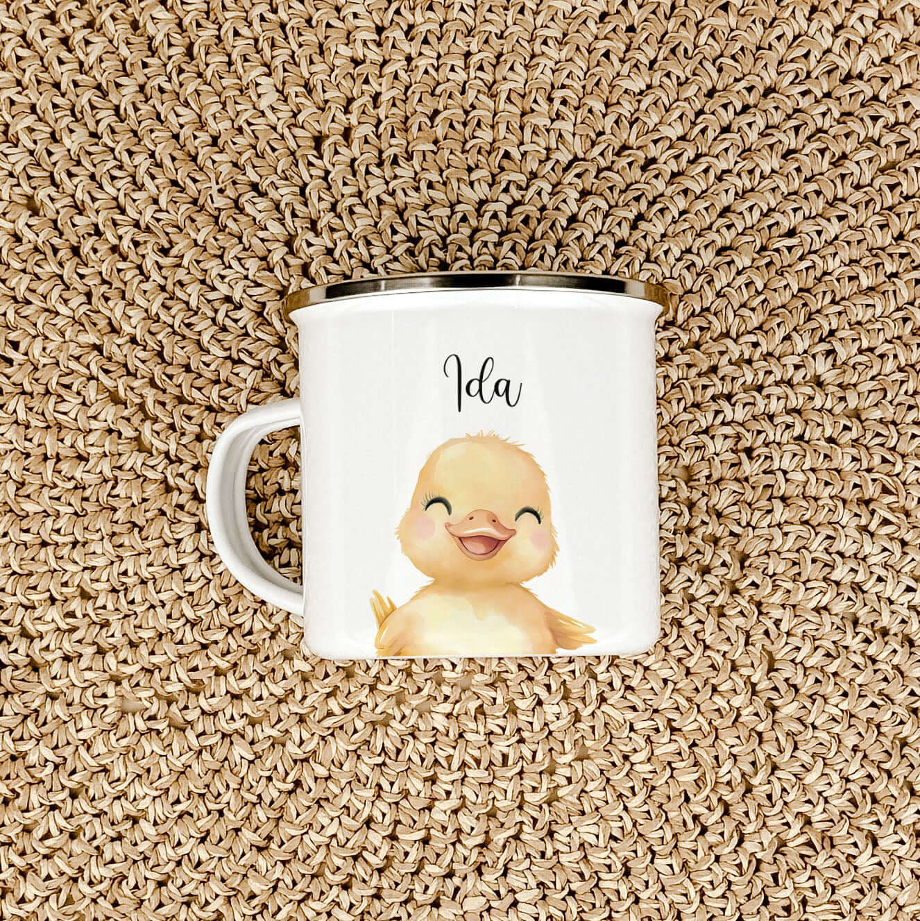 Emaille Tasse Küken Portrait-famprints-Emaille Tasse-Entdecke die bezaubernde Emaille Tasse Küken Portrait, die sich perfekt als personalisiertes Geschenk eignet! Mit einem liebevoll gestalteten Küken in Aquarell-Optik wird diese Emaille Tasse zum echten