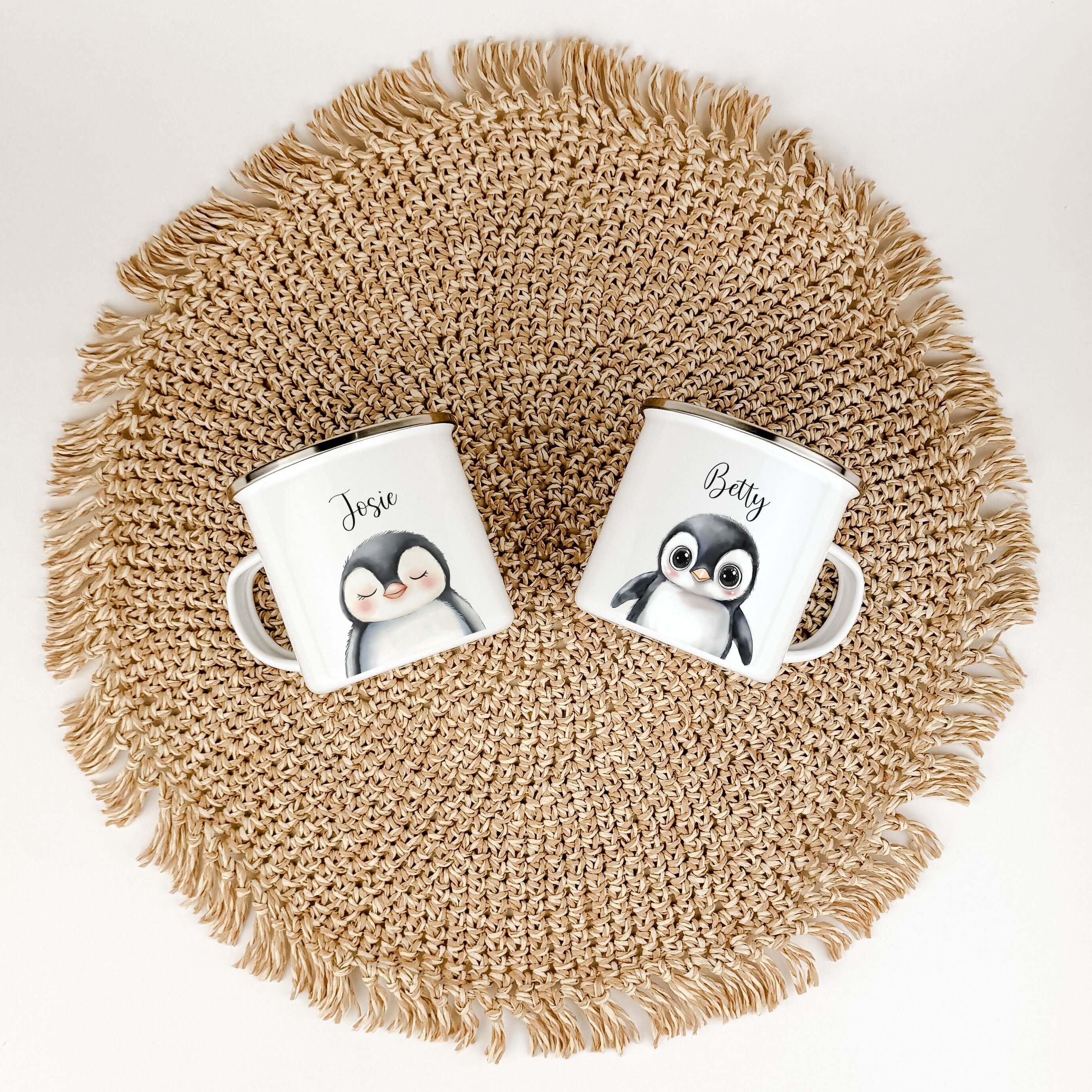 Emaille Tasse Pinguin Portrait-famprints-Emaille Tasse-Entdecke die Emaille Tasse Pinguin Portrait – dein neues Lieblingsstück! Diese personalisierte Emaille Tasse verleiht jedem Getränk einen Hauch von Magie. Das liebevoll gestaltete Pinguin-Portrait in