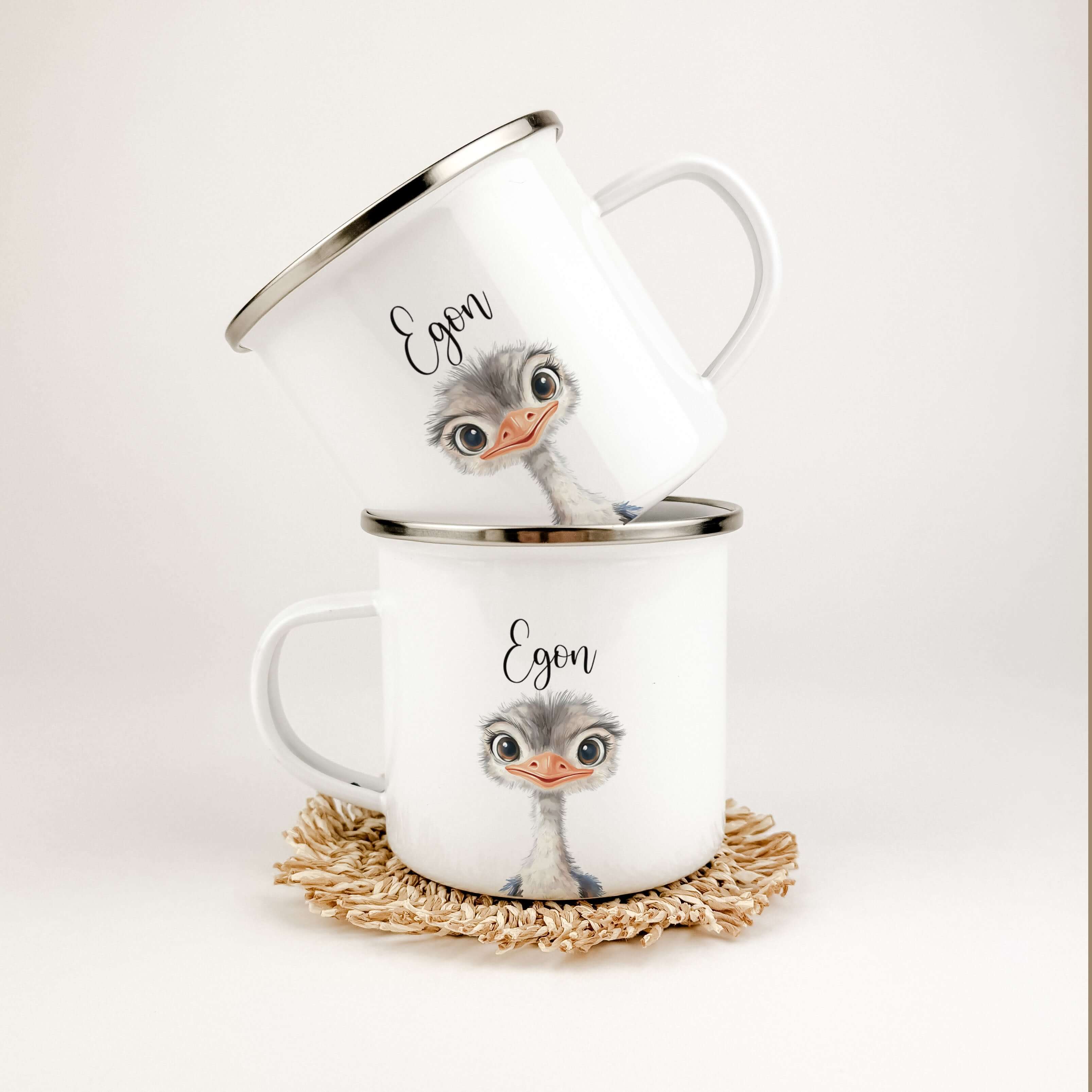 Emaille Tasse Strauß Portrait-famprints-Emaille Tasse-Entdecke die zauberhafte Emaille Tasse Strauß Portrait – das ideale personalisierte Geschenk für Kinder! Egal ob zur Einschulung, Taufe, zu Ostern oder Weihnachten, diese Emaille Tasse personalisiert b