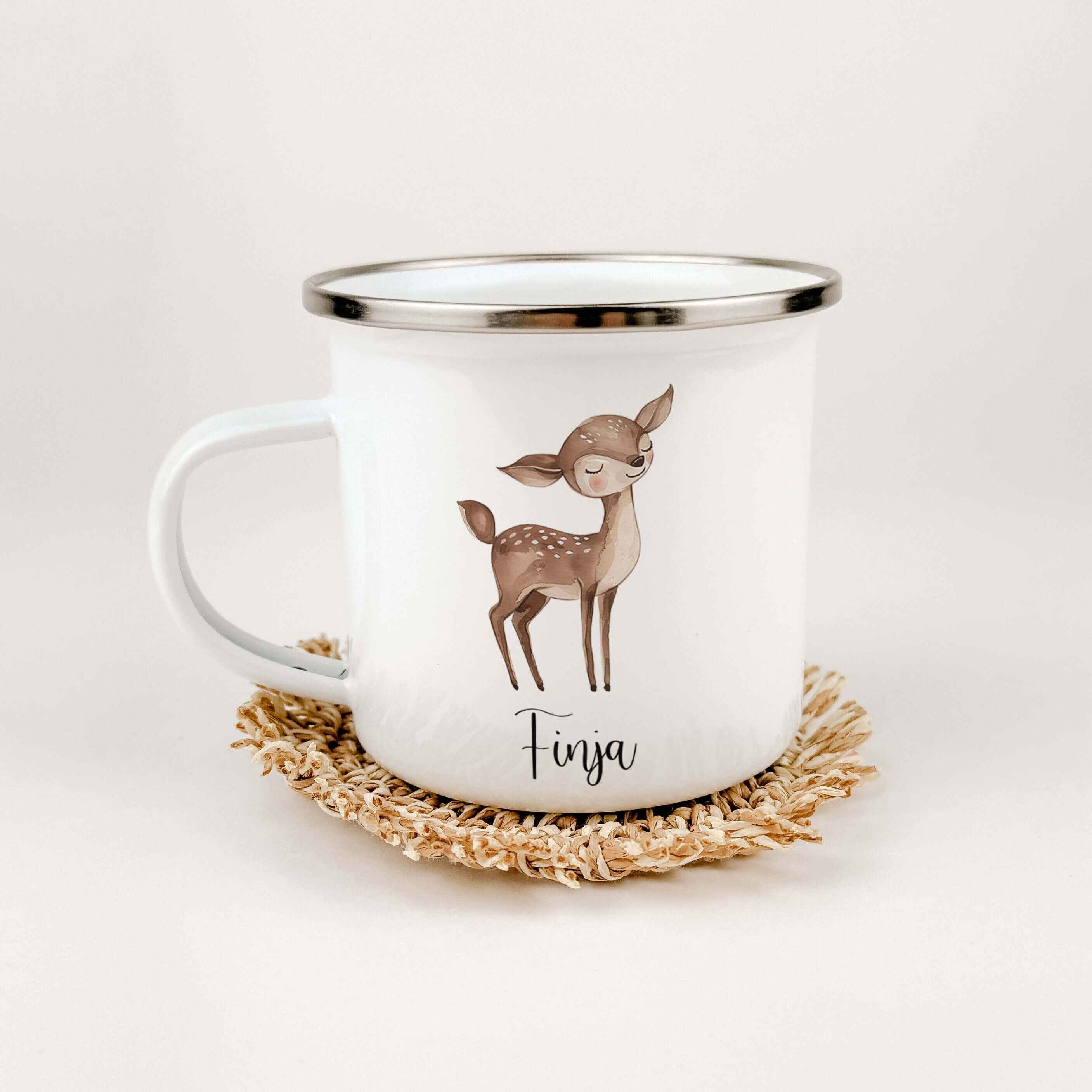 Emaille Tasse Reh-famprints-Emaille Tasse-Entdecke die zauberhafte Emaille Tasse Reh – ein liebevoll gestalteter Begleiter, der nicht nur deinen Alltag verschönert, sondern auch für strahlende Kinderaugen sorgt. Diese Emaille Tasse personalisiert bringt F