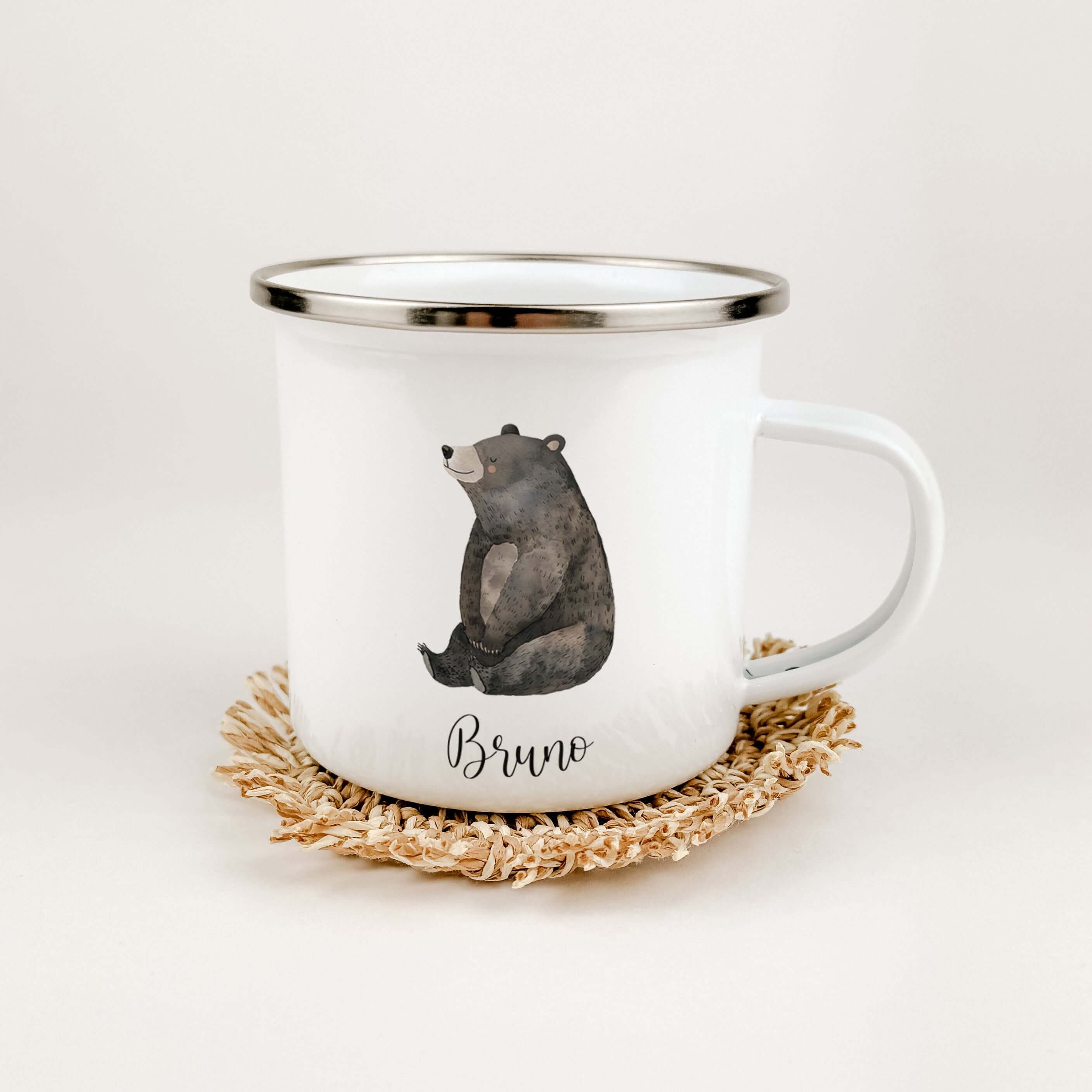 Emaille Tasse Bär No1-famprints-Emaille Tasse-Entdecke die bezaubernde Emaille Tasse Bär – das perfekte Geschenk für kleine Abenteurer! Mit einem süßen, in Aquarelloptik gestalteten Bären und deinem individuellen Namen wird diese Tasse zu einem ganz beson