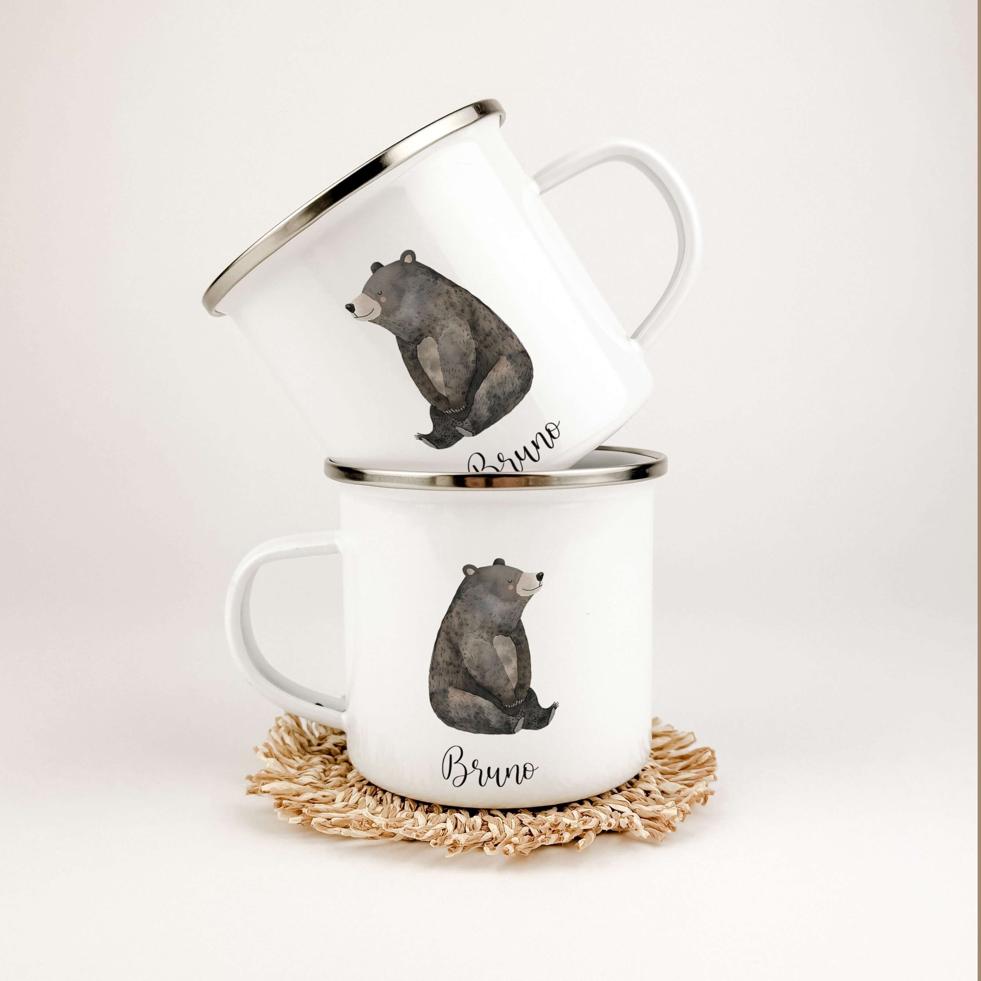 Emaille Tasse Bär No1-famprints-Emaille Tasse-Entdecke die bezaubernde Emaille Tasse Bär – das perfekte Geschenk für kleine Abenteurer! Mit einem süßen, in Aquarelloptik gestalteten Bären und deinem individuellen Namen wird diese Tasse zu einem ganz beson