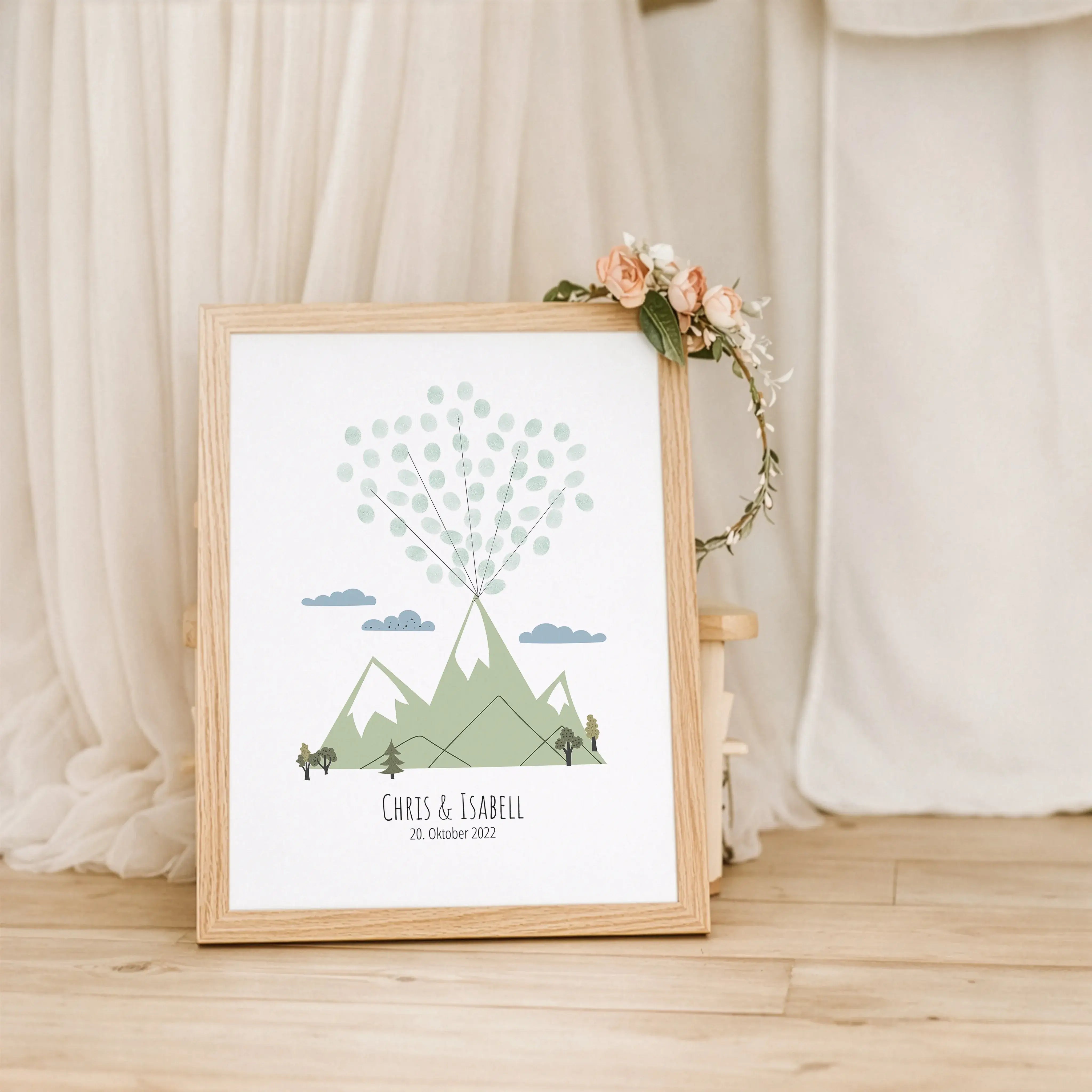 Fingerabdruck Bild 'Berge'-Personalisiertes Poster-famprints-Das Fingerabdruck Bild Berge von famprints steht für eine besondere Botschaft: Gemeinsam könnt ihr Berge versetzen. In der Illustration wird eine ruhige Berglandschaft gezeigt, die scheinbar von