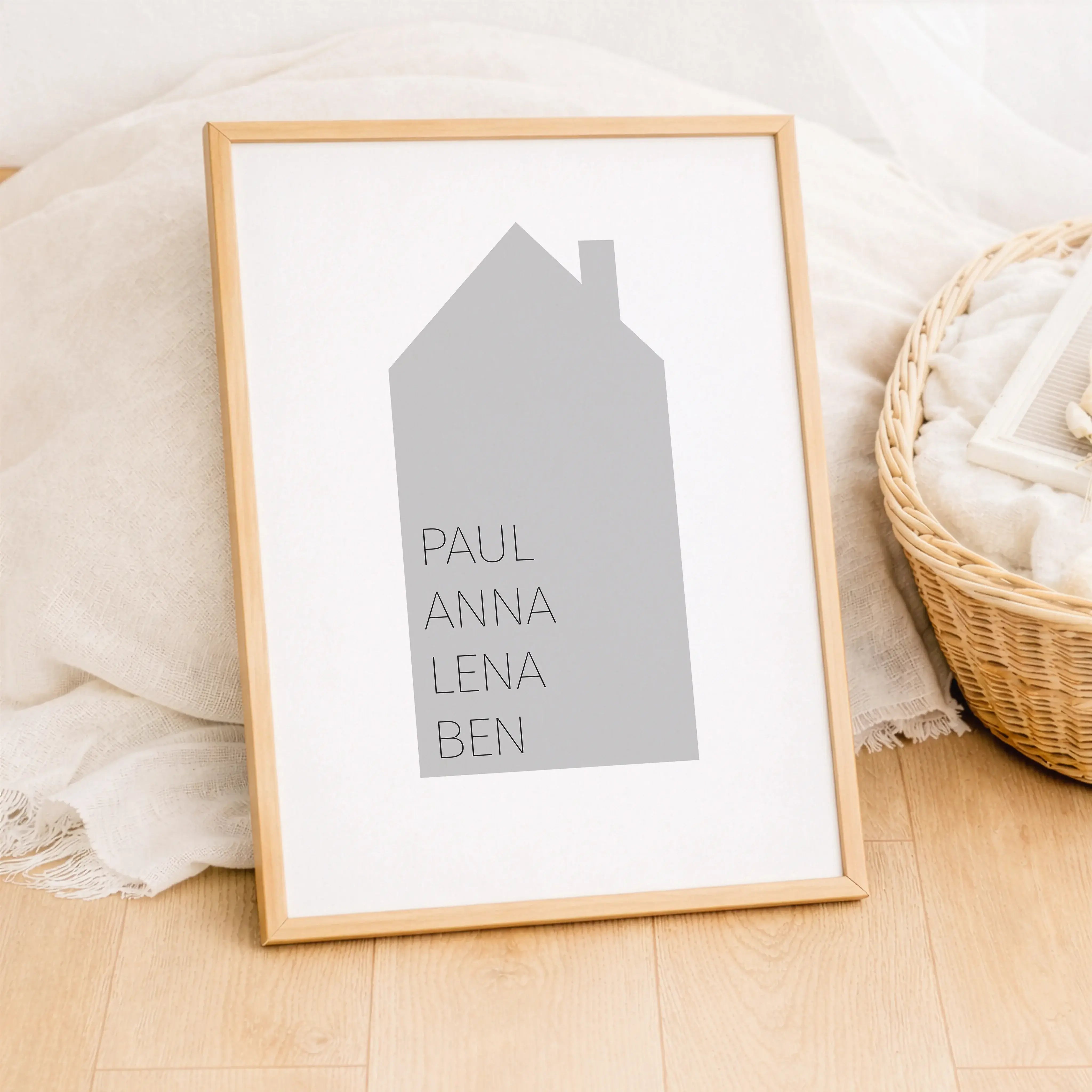 Familienposter Haus-Personalisiertes Poster-famprints-Das Familienposter Haus von famprints ist eine persönliche Wanddekoration für alle, die zeigen möchten, wer zusammengehört. Das klare Hausmotiv bildet den Mittelpunkt und wird mit den Namen der Mensche