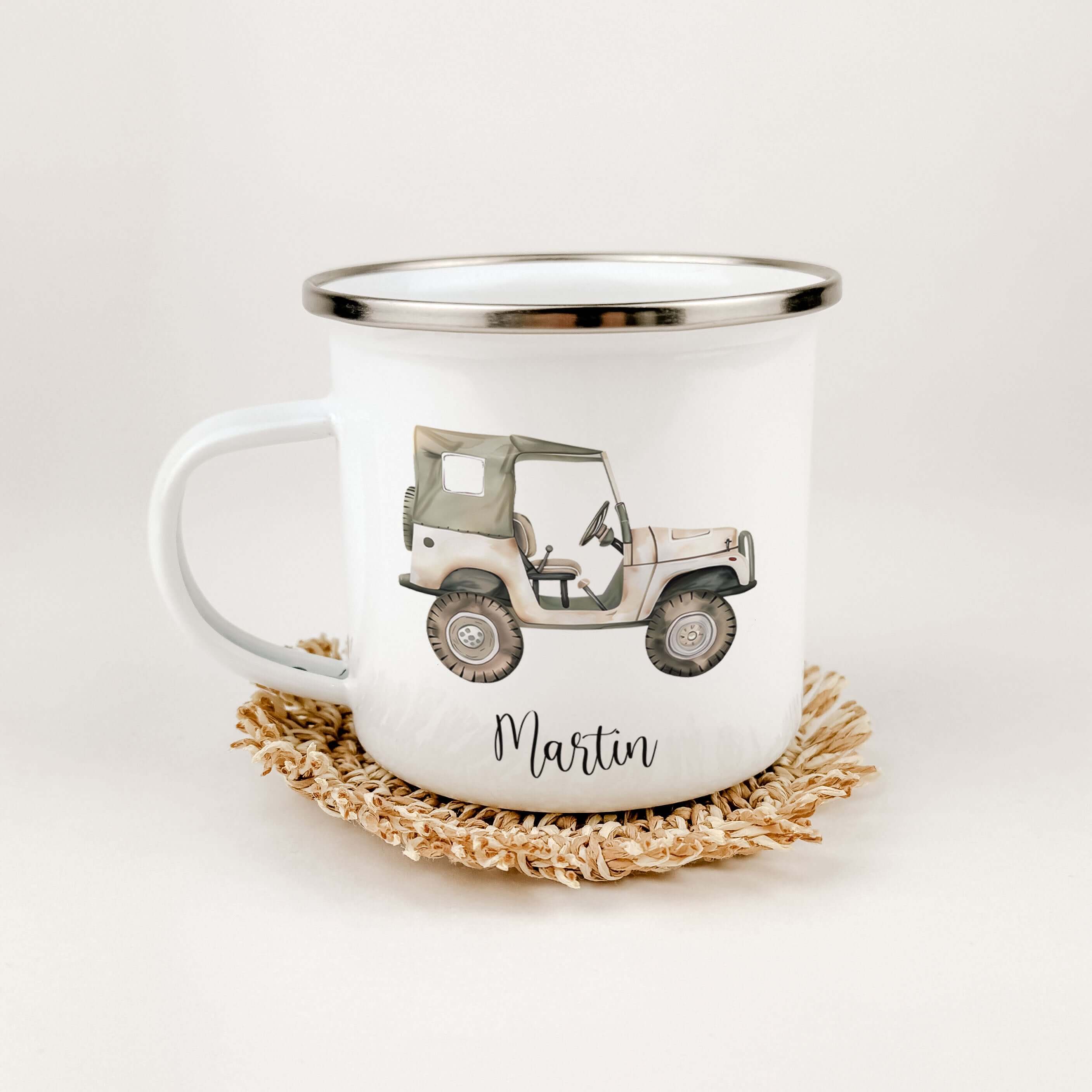 Emaille Tasse Auto-famprints-Emaille Tasse-Die personalisierte Emaille Tasse "Auto" ist das ideale Geschenk für Kinder zur Einschulung, Taufe oder Ostern. Mit ihrem einzigartigen Design eines kleinen Geländewagens in Aquarell Optik wird sie von uns mit Li