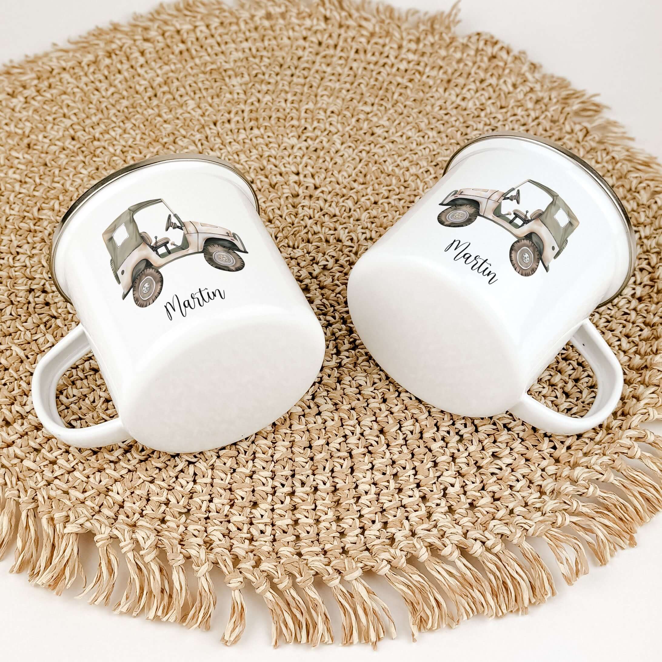 Emaille Tasse Auto-famprints-Emaille Tasse-Die personalisierte Emaille Tasse "Auto" ist das ideale Geschenk für Kinder zur Einschulung, Taufe oder Ostern. Mit ihrem einzigartigen Design eines kleinen Geländewagens in Aquarell Optik wird sie von uns mit Li