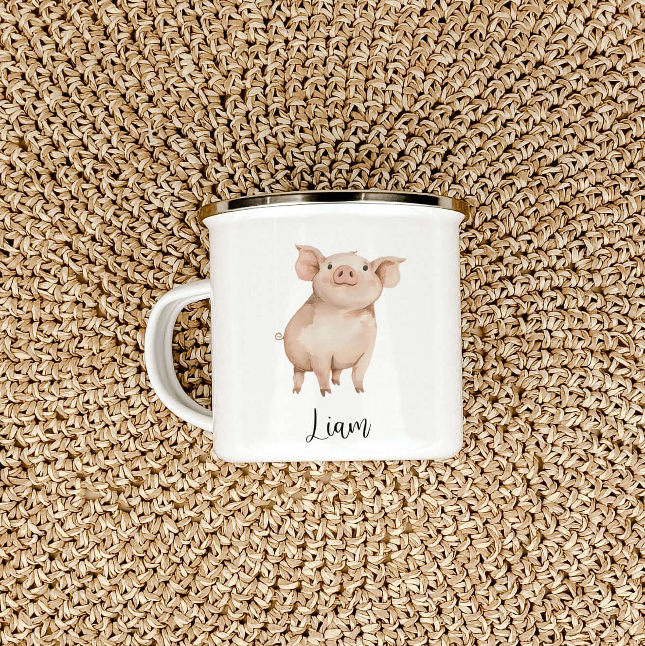Emaille Tasse Schwein-famprints-Emaille Tasse-Entdecke die zauberhafte Emaille Tasse Schwein, die nicht nur ein funktionales Lieblingsstück, sondern auch ein persönliches Geschenk für Kinder ist! Diese Emaille Tasse personalisiert macht jeden Schluck zu e