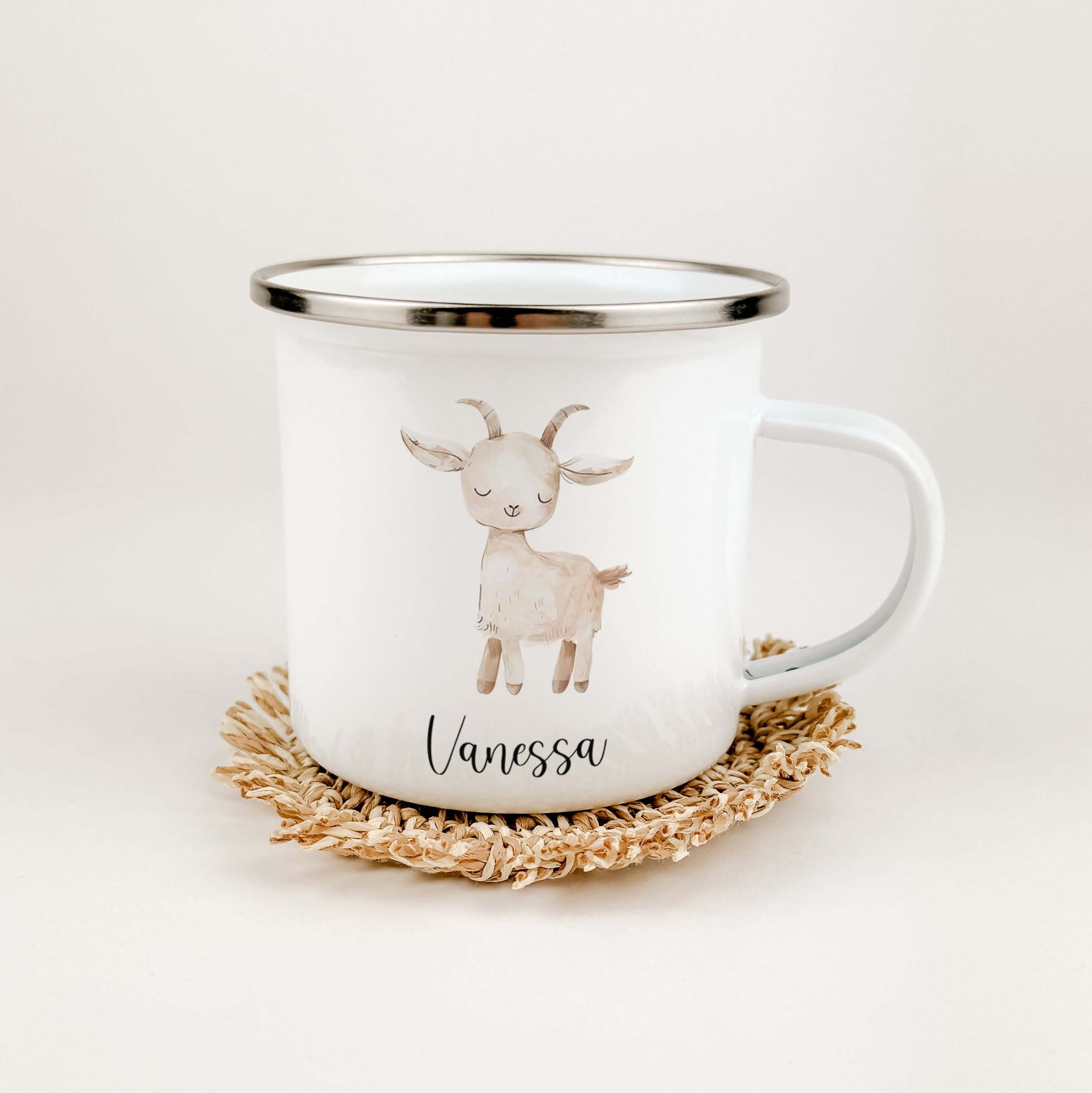 Emaille Tasse Ziege-famprints-Emaille Tasse-Entdecke die liebevoll gestaltete Emaille Tasse Ziege, die nicht nur praktisch, sondern auch ein echter Blickfang ist! Diese Emaille Tasse personalisiert bringt Freude in den Alltag deines Kindes und macht jede