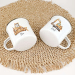 Emaille Tasse Bagger-famprints-Emaille Tasse-Entdecke die bezaubernde Emaille Tasse Bagger – das perfekte Geschenk für kleine Baustellen-Fans! Mit ihrem einzigartigen, liebevollen Druck eines kleinen Baggers in Aquarell-Optik ist diese Tasse nicht nur pra