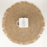 Emaille Tasse kleine Herzen-famprints-Emaille Tasse-Entdecke die Emaille Tasse kleine Herzen, die nicht nur ein praktisches Trinkgefäß ist, sondern auch eine liebevolle Geste für Erzieher oder Lehrer. Mit dem inspirierenden Spruch "Kleine Menschen brauche