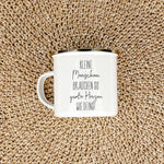 Emaille Tasse kleine Herzen-famprints-Emaille Tasse-Entdecke die Emaille Tasse kleine Herzen, die nicht nur ein praktisches Trinkgefäß ist, sondern auch eine liebevolle Geste für Erzieher oder Lehrer. Mit dem inspirierenden Spruch "Kleine Menschen brauche