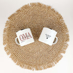 Emaille Tasse Oma seit-famprints-Emaille Tasse-Überrasche deine Oma mit einer ganz besonderen Emaille Tasse, die nicht nur funktional ist, sondern auch von Herzen kommt. Mit dem personalisierten Druck der Namen ihrer Enkelkinder und dem Jahr, in dem sie z