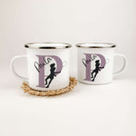 Emaille Tasse mit Namen Badminton-famprints-Emaille Tasse-Entdecke die Emaille Tasse mit Namen Badminton, die nicht nur stilvoll aussieht, sondern auch sofortige Freude bereitet. Diese personalisierte Tasse wird mit deinem Namen und einem Initial bedruckt