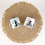 Emaille Tasse mit Namen Fahrrad-famprints-Emaille Tasse-Entdecke die Emaille Tasse mit Namen Fahrrad – dein perfekter Begleiter für jeden Tag! Mit einem Fassungsvermögen von 300 ml und einem Gewicht von nur 134 g ist sie leicht und handlich, ideal für unt