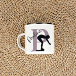Emaille Tasse mit Namen Schwimmen-famprints-Emaille Tasse-Entdecke die perfekte Emaille Tasse für alle kleinen Schwimmfans! Diese personalisierte Tasse bringt nicht nur Freude, sondern auch eine ganz besondere Note in den Alltag. Stelle dir vor, wie dein