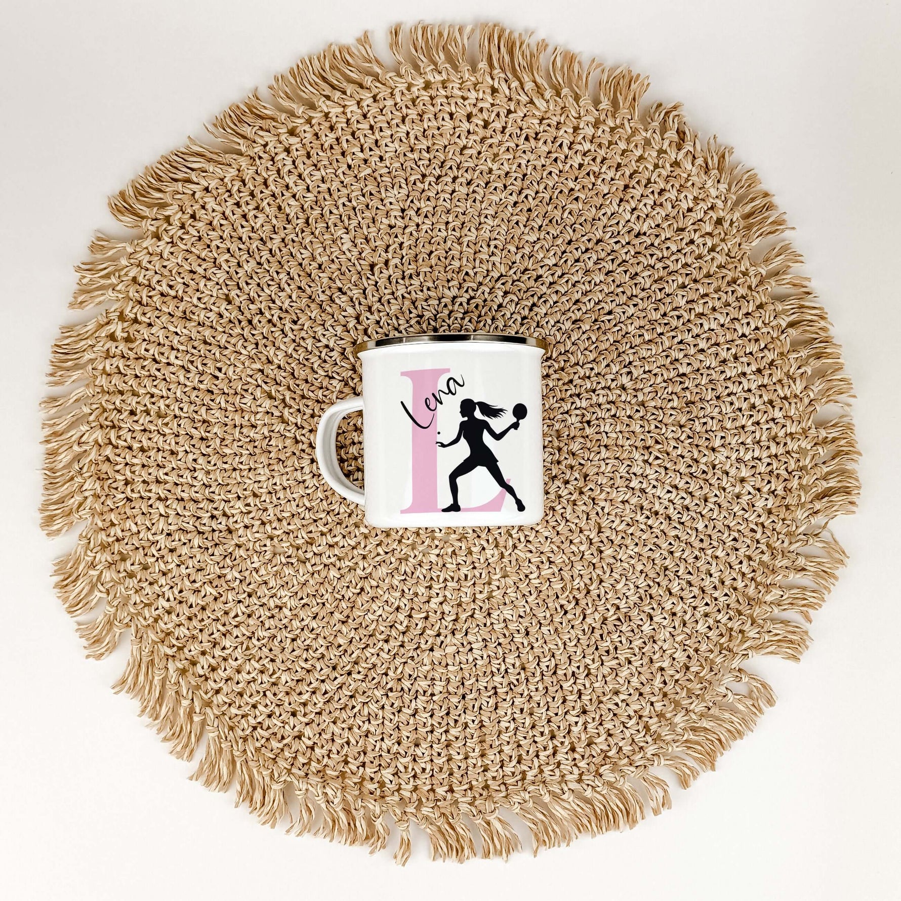 Emaille Tasse mit Namen Tischtennis-famprints-Emaille Tasse-Entdecke die perfekte Emaille Tasse für Tischtennis-Liebhaber! Mit dieser individuell gestaltbaren Tasse bringst du nicht nur Farbe in deinen Alltag, sondern schaffst auch ein einzigartiges Gesch