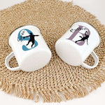 Emaille Tasse mit Namen Handball-famprints-Emaille Tasse-Entdecke die Emaille Tasse mit Namen Handball – das perfekte Geschenk für kleine Handballfans! Diese personalisierte Tasse bringt Freude in den Alltag und sorgt für ein Lächeln bei jedem Schluck. Mi