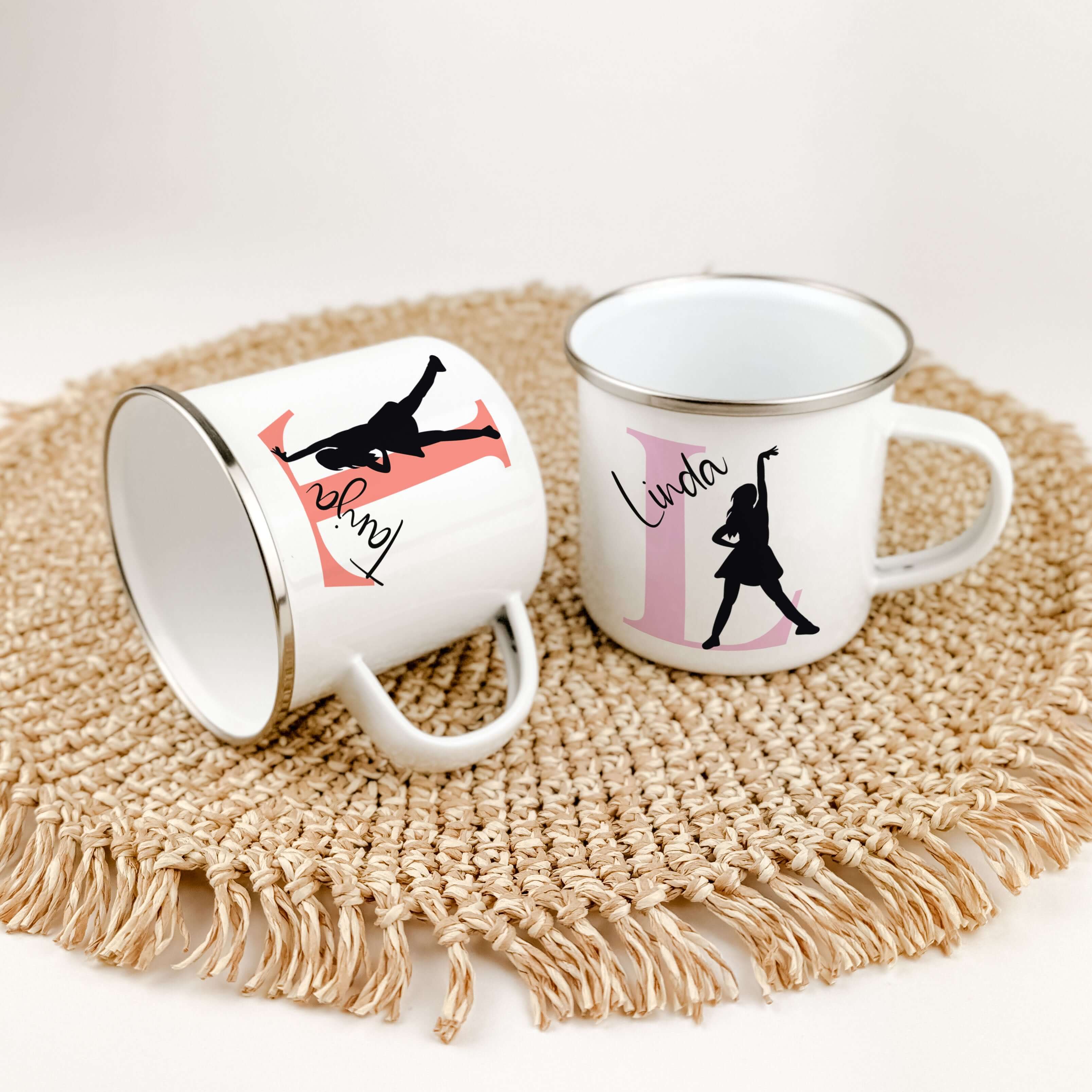 Emaille Tasse mit Namen Tanzen-famprints-Emaille Tasse-Entdecke die Emaille Tasse mit Namen Tanzen – das perfekte Geschenk für junge Tanzbegeisterte! Diese personalisierte Tasse bringt nicht nur Freude, sondern sorgt auch dafür, dass jeder Schluck aus ihr