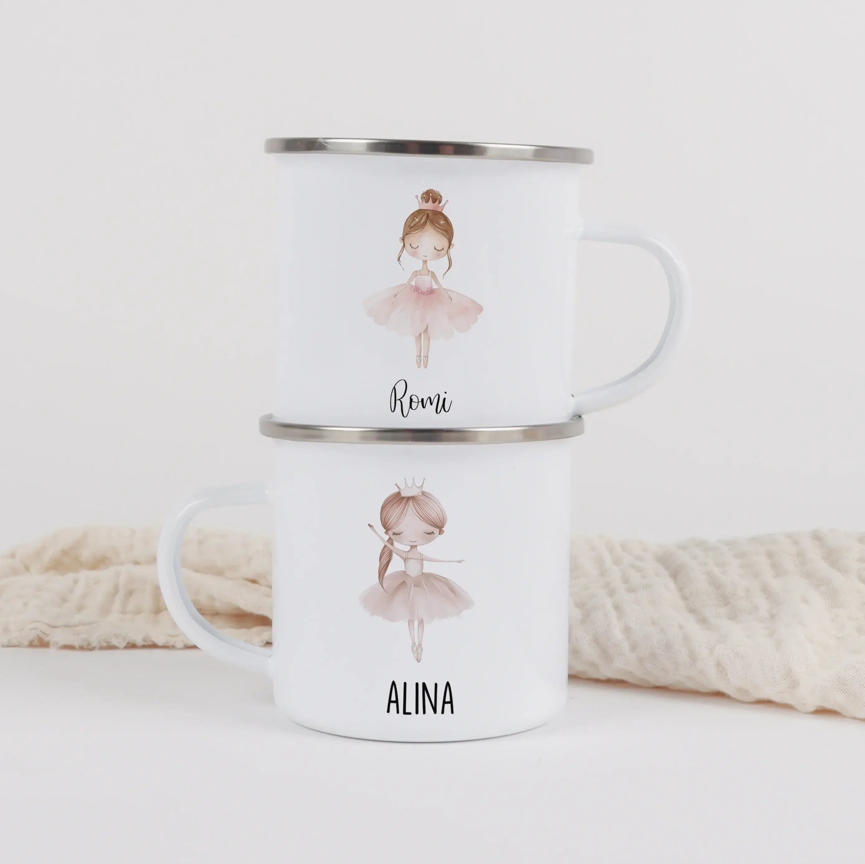 Emaille Tasse Ballerina-Emaille Tasse-famprints-Die Emaille Tasse Ballerina von famprints verwandelt einen alltäglichen Begleiter in ein persönliches Geschenk, das Kinderherzen höherschlagen lässt. Die acht liebevoll gestalteten Wasserfarben-Ballerinas wi