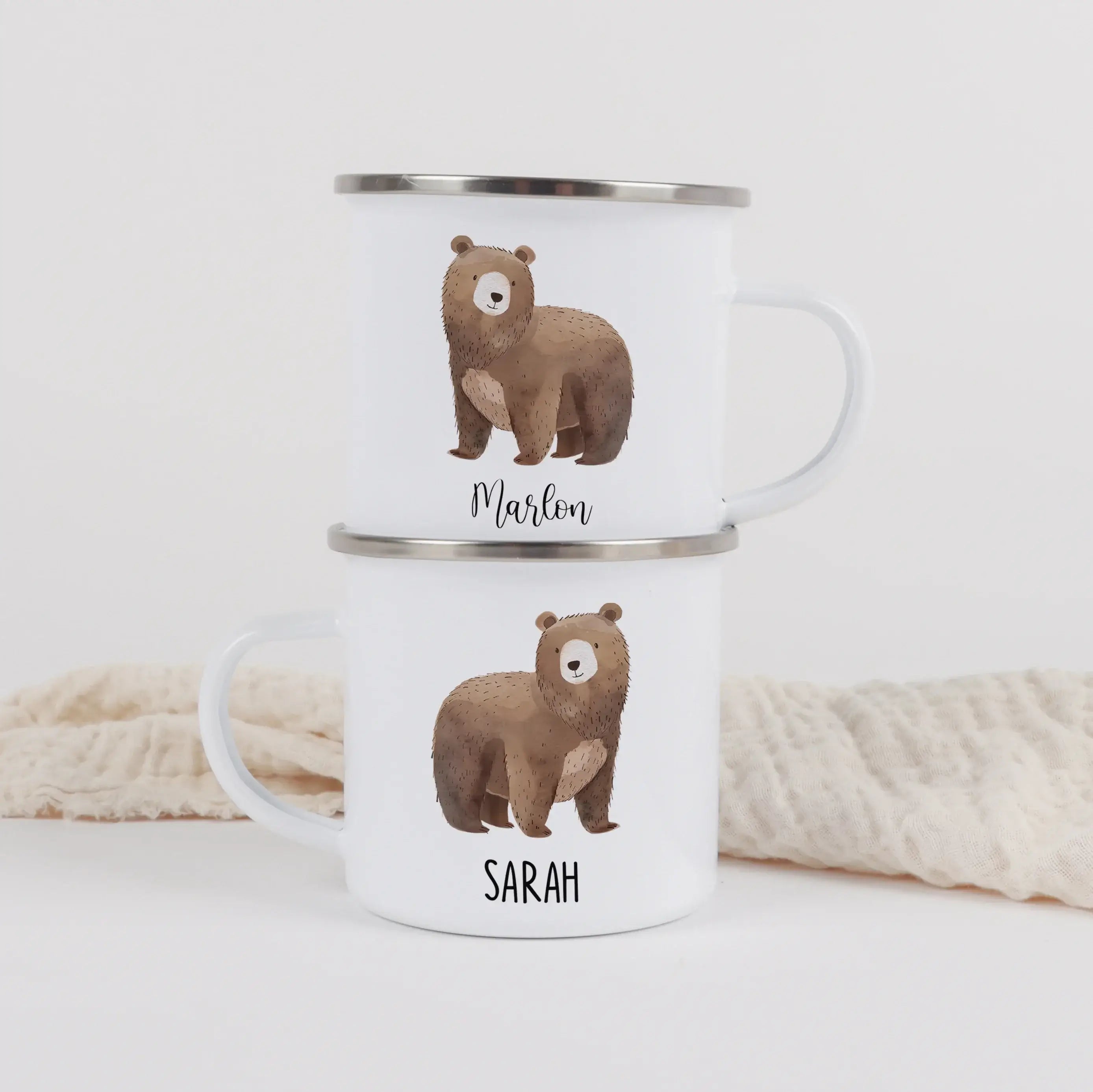 Emaille Tasse Bär No2-Emaille Tasse-famprints-Die Emaille Tasse Bär No2 verbindet liebevolles Design mit persönlicher Note und wird so schnell zum Lieblingsbecher kleiner Abenteurer. Der sanfte Aquarellstil des Bärenmotiv sorgt für einen warmen, kindgerec