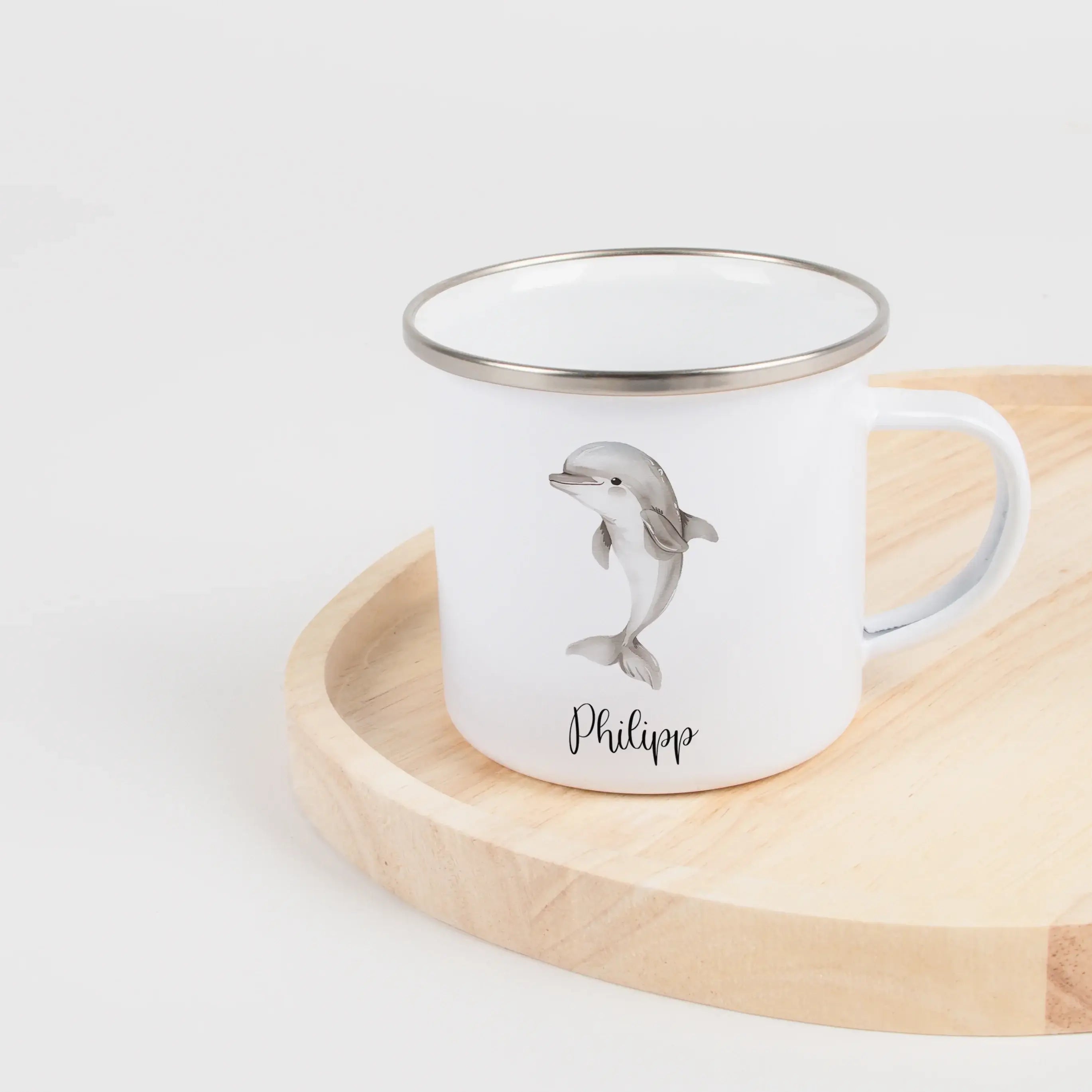 Emaille Tasse Delfin-Emaille Tasse-famprints-Die Emaille Tasse Delfin von famprints verbindet liebevolles Design mit persönlicher Note und wird so schnell zum täglichen Begleiter im Kinderzimmer. Der sanfte Delfin in Aquarell-Optik wirkt wie aus einem Bil