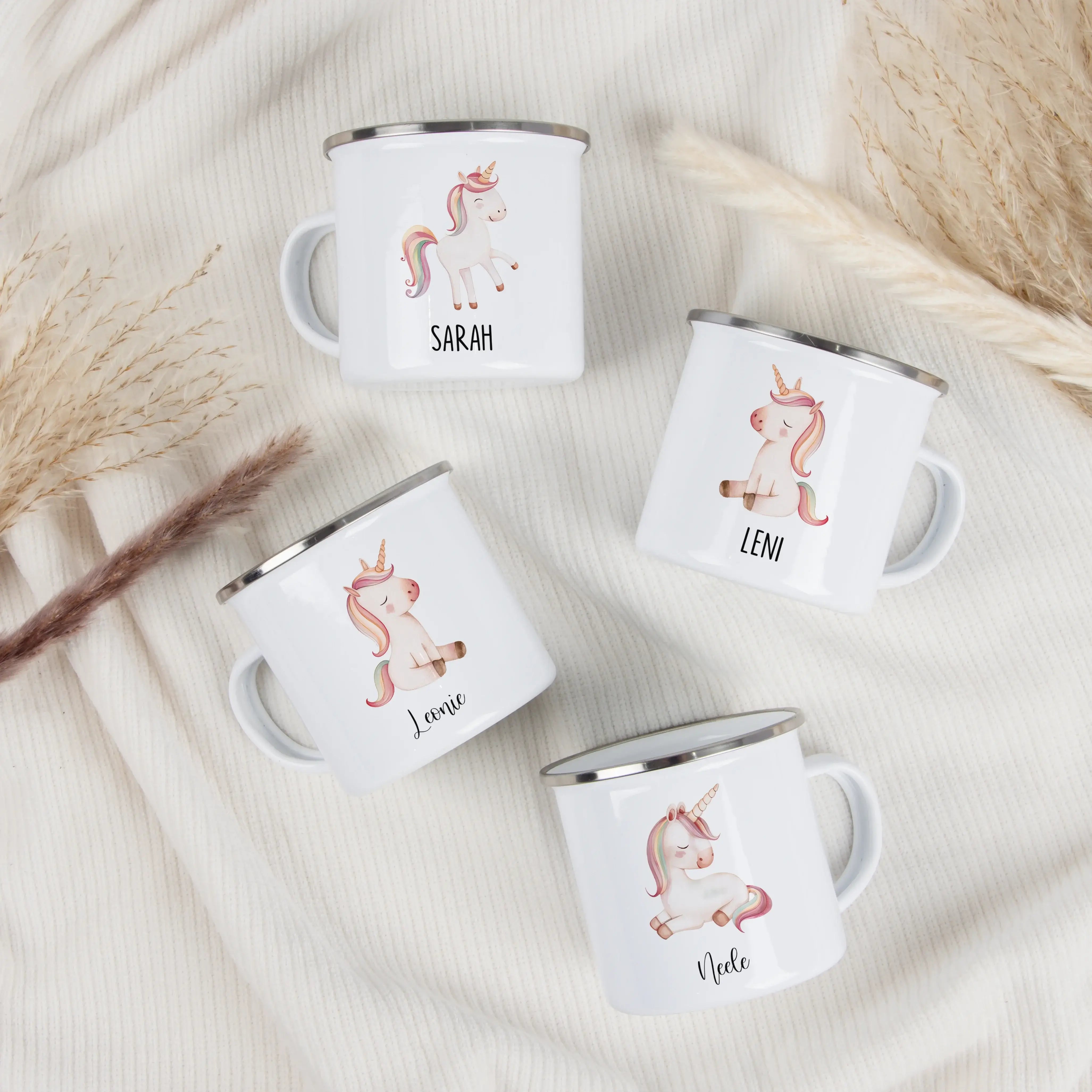 Emaille Tasse Einhorn-Emaille Tasse-famprints-Die Emaille Tasse Einhorn von famprints verbindet kindliche Fantasie mit persönlicher Bedeutung und wird so zu einem Geschenk, das kleine Herzen zum Strahlen bringt. Jede Tasse zeigt ein liebevoll gestaltetes