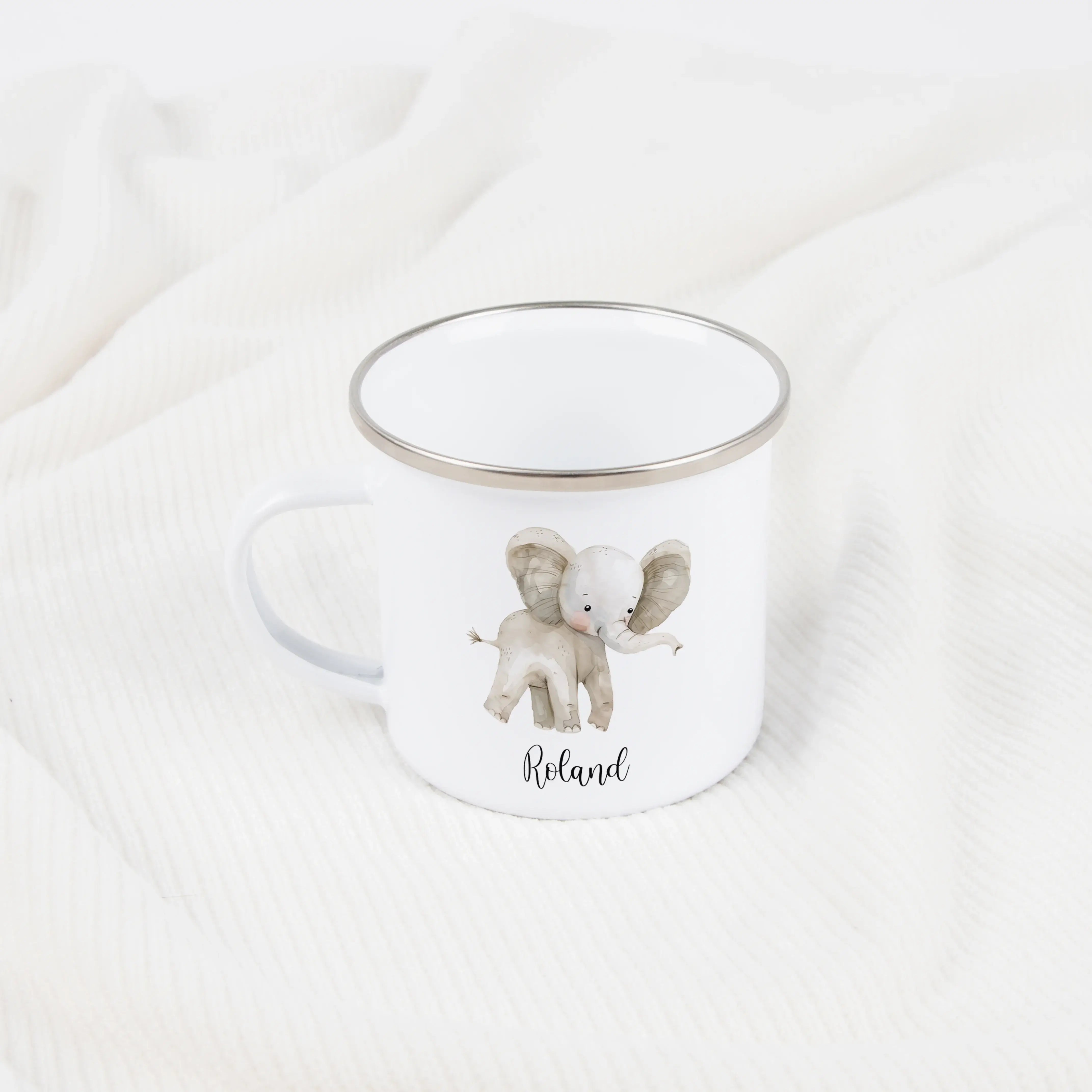 Emaille Tasse Elefant-Emaille Tasse-famprints-Die Emaille Tasse Elefant von famprints verwandelt deinen Lieblingsmoment in ein persönliches Geschenk, das Kinder wie Erwachsene gleichermaßen begeistert. Der sanfte Elefant im Aquarellstil kombiniert mit dei
