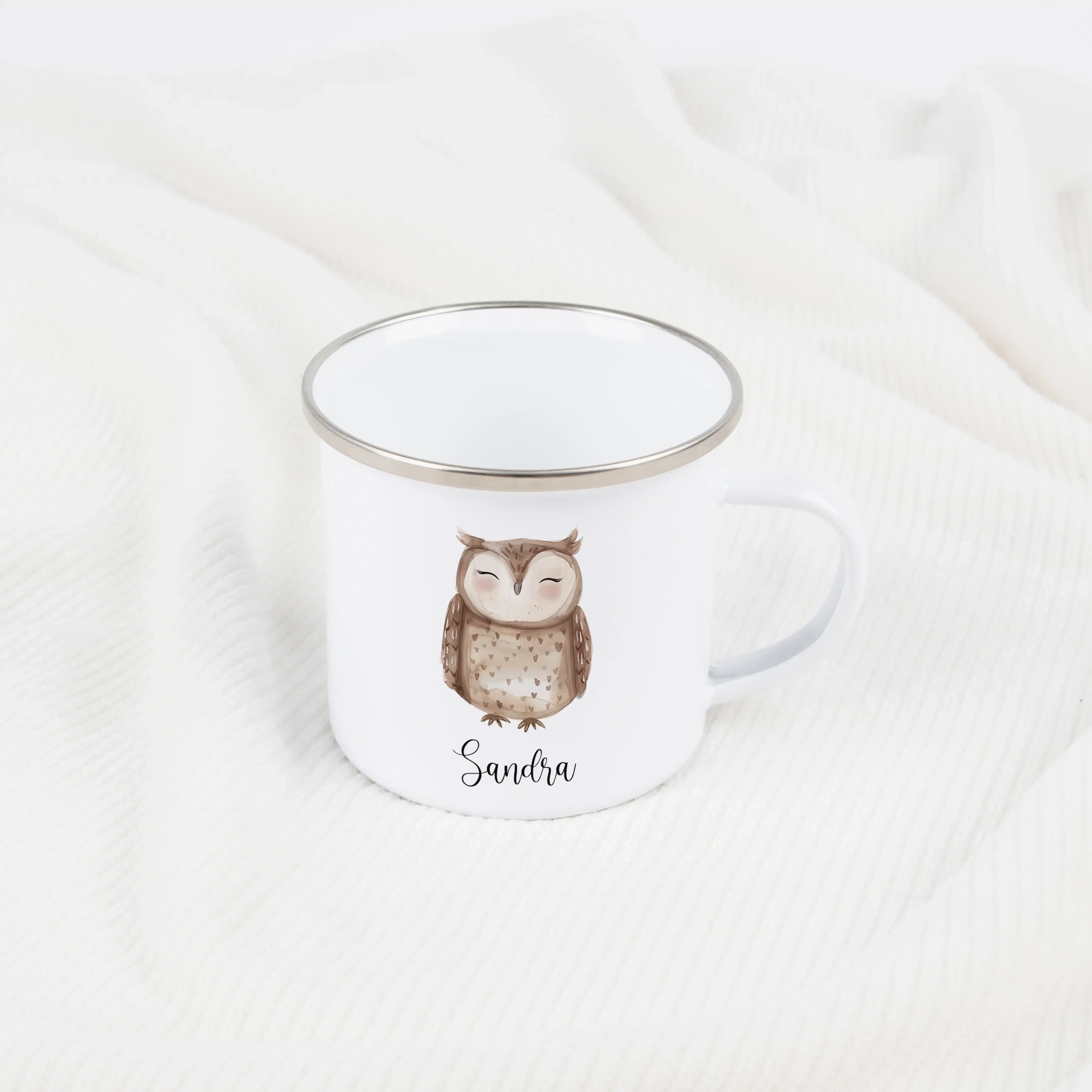 Emaille Tasse Eule-Emaille Tasse-famprints-Die Emaille Tasse Eule von famprints bringt Kinderaugen zum Strahlen und verwandelt alltägliche Momente in kleine Highlights. Mit liebevoll gestalteten Aquarell-Motiven – wahlweise einer braunen oder einer Schnee