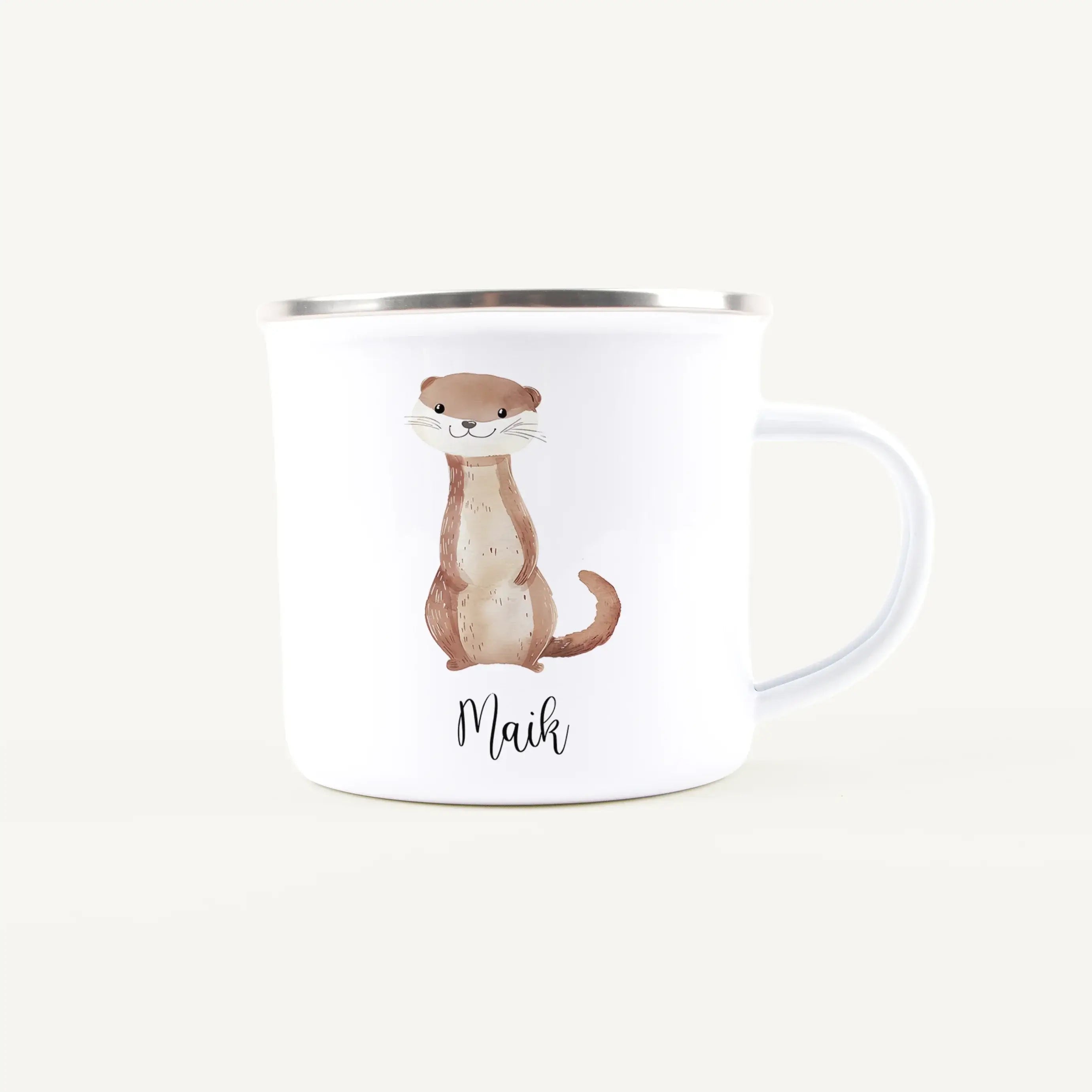 Emaille Tasse Otter-Emaille Tasse-famprints-Die Emaille Tasse Otter von famprints verbindet liebevolles Design mit persönlicher Note und wird so zu einem Geschenk, das Kinder wie Erwachsene gleichermaßen begeistert. Der fröhliche Otter in zarter Aquarell-