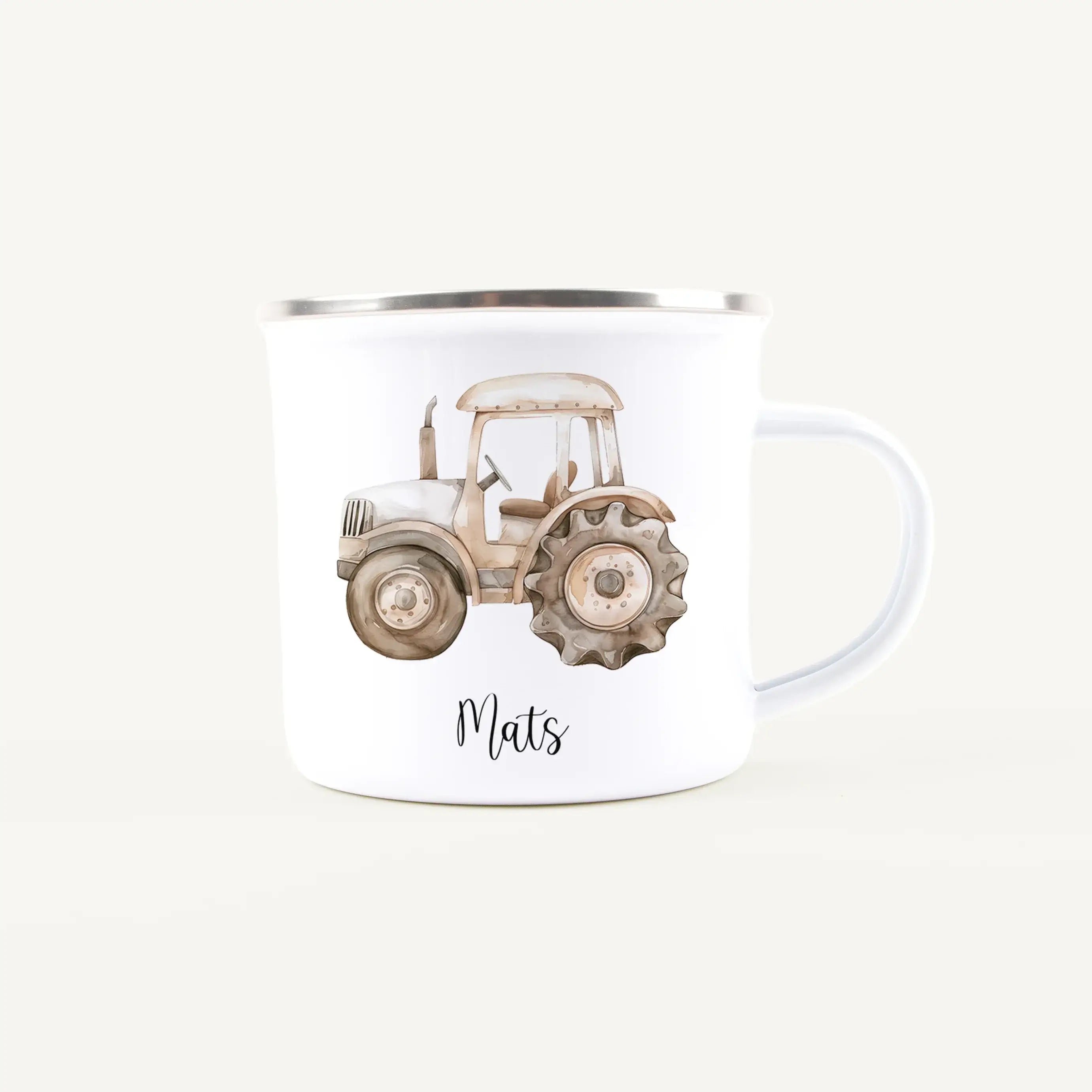 Emaille Tasse Traktor-Emaille Tasse-famprints-Die Emaille Tasse Traktor von famprints ist ein liebevoll gestalteter Alltagsbegleiter, der kleine Traktor-Fans zum Strahlen bringt. Das robuste Emaille, kombiniert mit einem detailreichen Traktor im sanften W