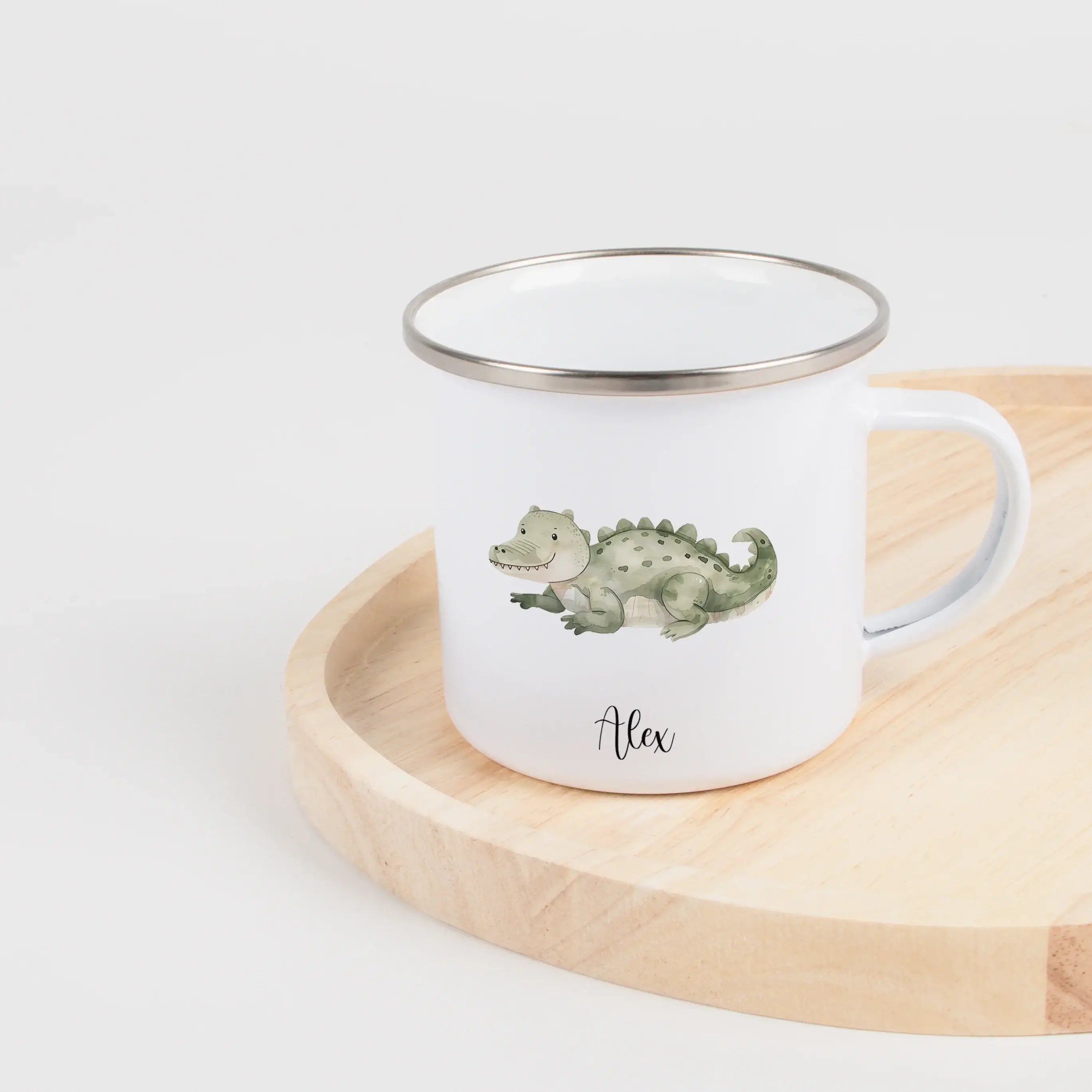 Emaille Tasse Krokodil-Emaille Tasse-famprints-Die Emaille Tasse Krokodil von famprints ist genau richtig, wenn du ein personalisiertes Geschenk suchst, das im Alltag genutzt wird und trotzdem etwas Besonderes ist. Das liebevoll illustrierte Krokodil-Moti