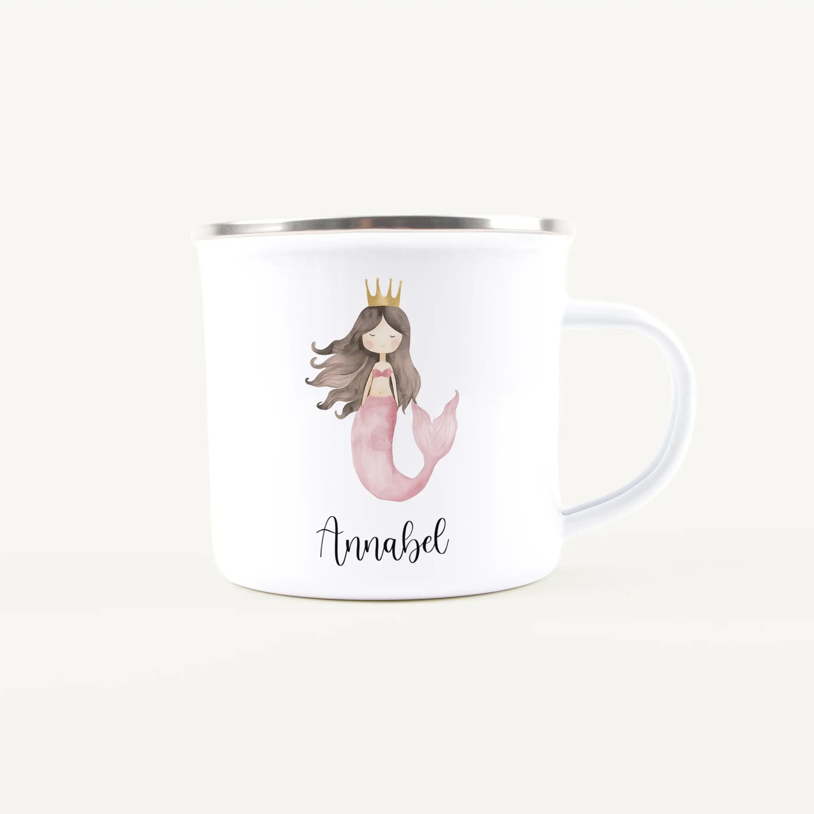Emaille Tasse Meerjungfrau rosa-Emaille Tasse-famprints-Die Emaille Tasse Meerjungfrau rosa bringt Magie an den Frühstückstisch und verwandelt jeden Schluck in einen kleinen Moment voller Fantasie. Das zarte Rosa, kombiniert mit liebevoll gestalteten Meer