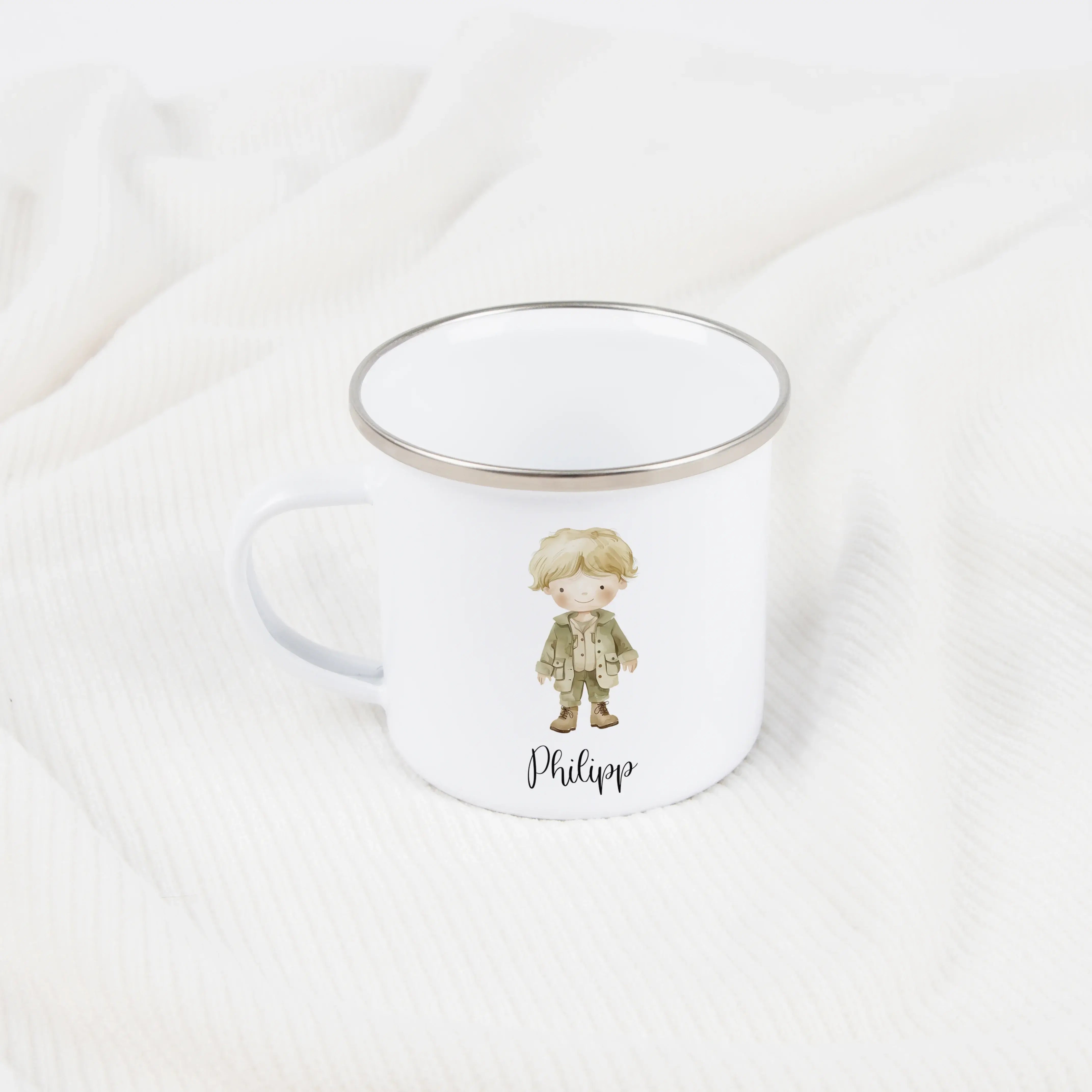Emaille Tasse Pfadfinder-Emaille Tasse-famprints-Mit der Emaille Tasse Pfadfinder von famprints schenkst du mehr als nur einen Becher. Du schenkst ein persönliches Erinnerungsstück, das perfekt zu kleinen und großen Abenteurern passt. Ob zum Start bei den