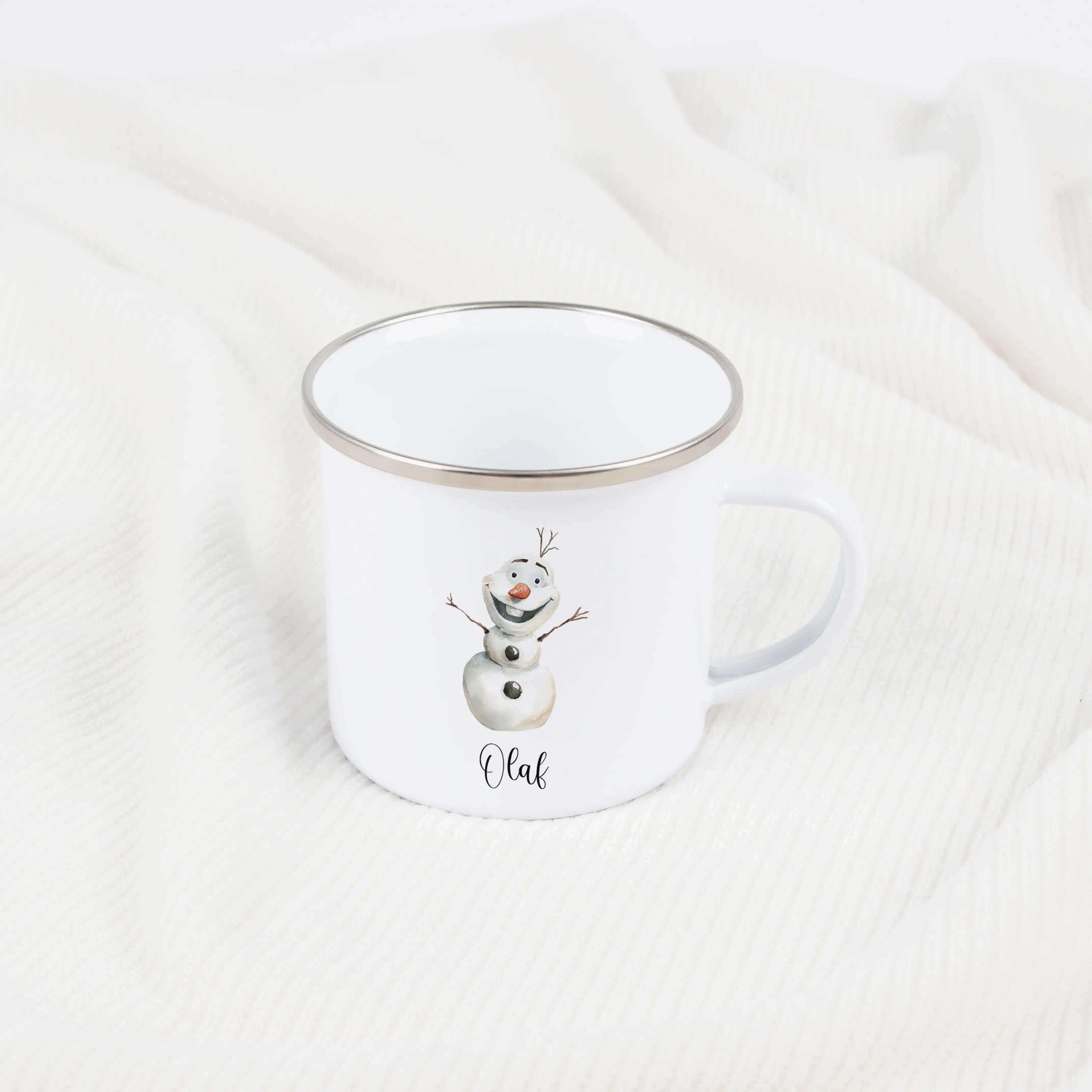 Emaille Tasse Eiskönigin-Emaille Tasse-famprints-Mit der Emaille Tasse Eiskönigin von famprints schenkst du Kindern einen kleinen täglichen Glücksmoment – perfekt für alle, die Märchenwelten, Winterzauber und liebevoll gestaltete Motive mögen. Die weiße K
