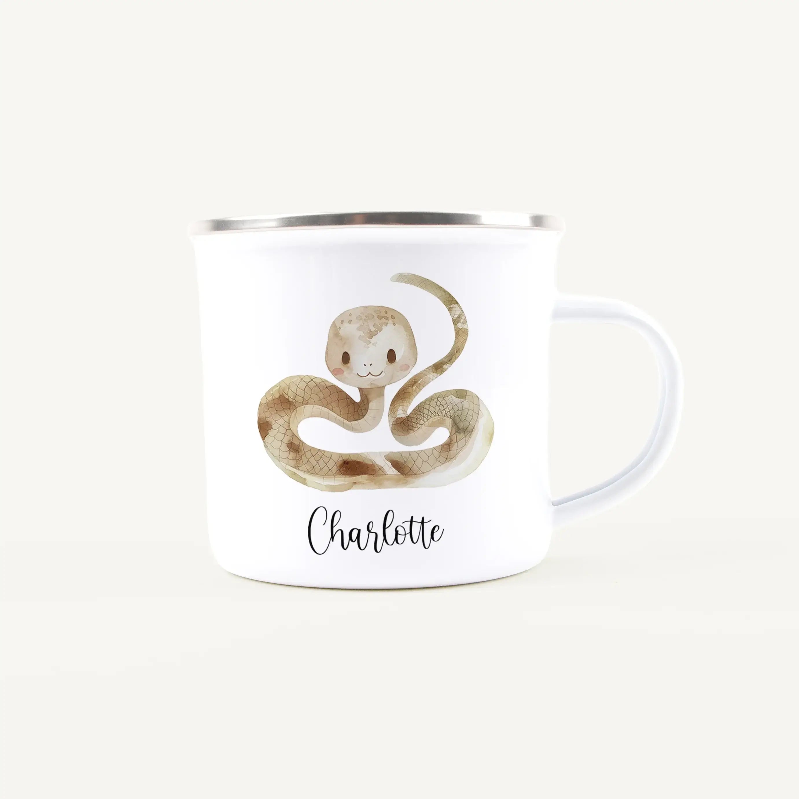 Emaille Tasse Schlange-Emaille Tasse-famprints-Die Emaille Tasse Schlange von famprints ist ein liebevoll gestalteter Becher mit Namen, der perfekt in den Alltag von Kindern passt. Das verspielte Schlangenmotiv in sanften Farben macht die Tasse schnell zu