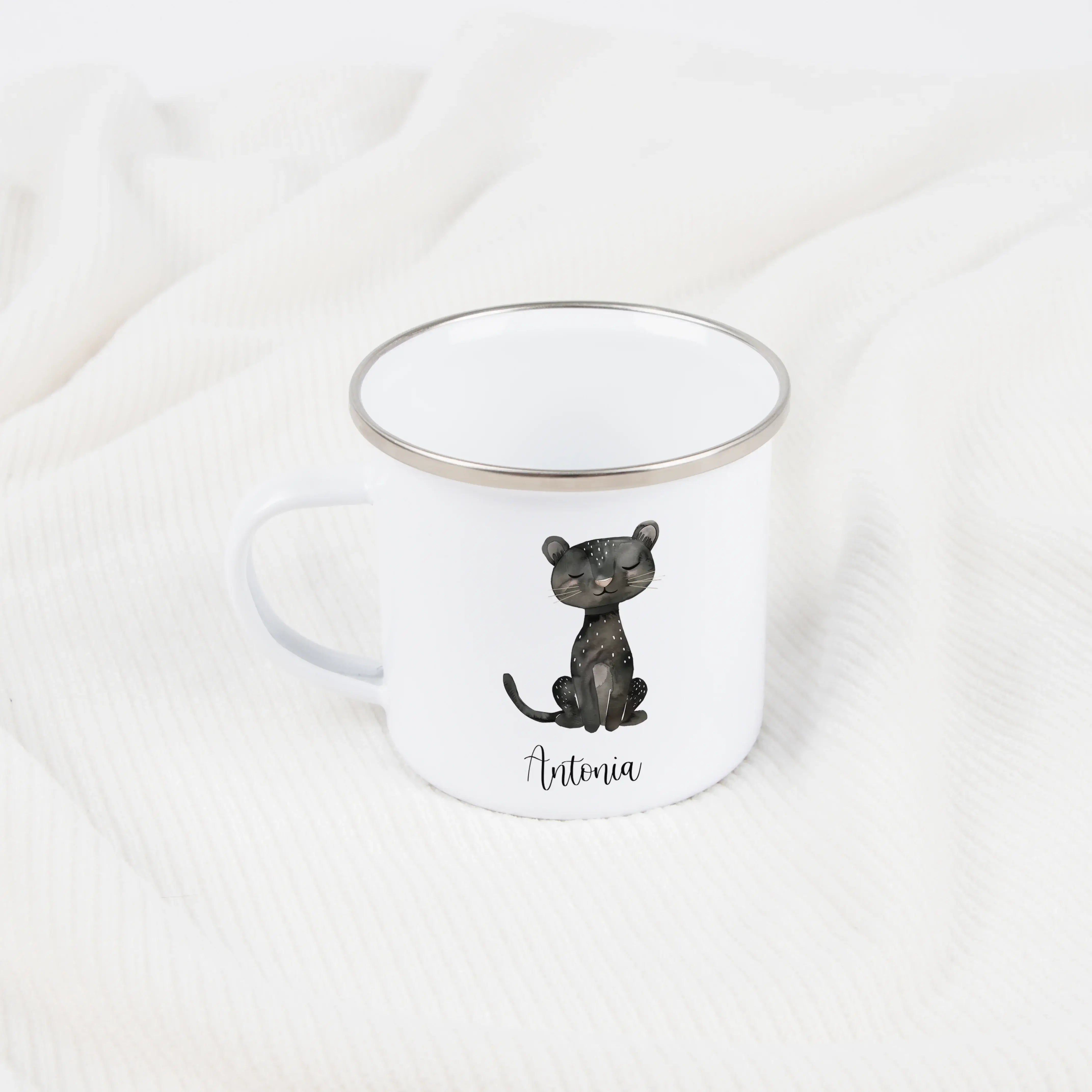 Emaille Tasse Panther-Emaille Tasse-famprints-Die Emaille Tasse Panther von famprints ist mehr als ein Becher – sie ist ein persönliches Geschenk mit Bedeutung. Das liebevoll gestaltete Panther-Motiv wirkt modern, verspielt und zeitlos zugleich und wird m