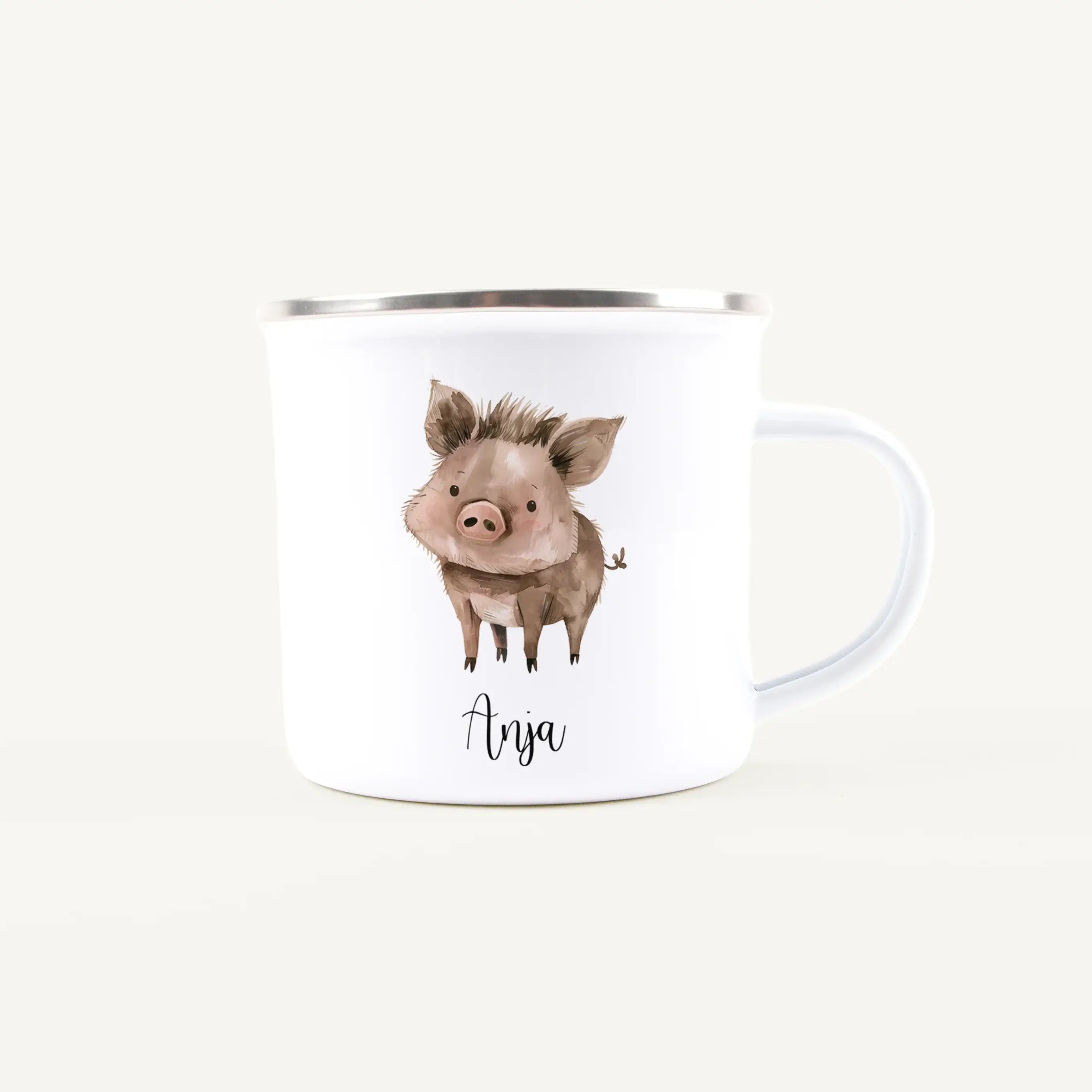 Emaille Tasse Wildschwein-Emaille Tasse-famprints-Die Emaille Tasse Wildschwein von famprints ist genau richtig, wenn du ein persönliches Geschenk suchst oder deinem Alltag eine individuelle Note geben möchtest. Mit dem liebevoll gestalteten Wildschwein-M