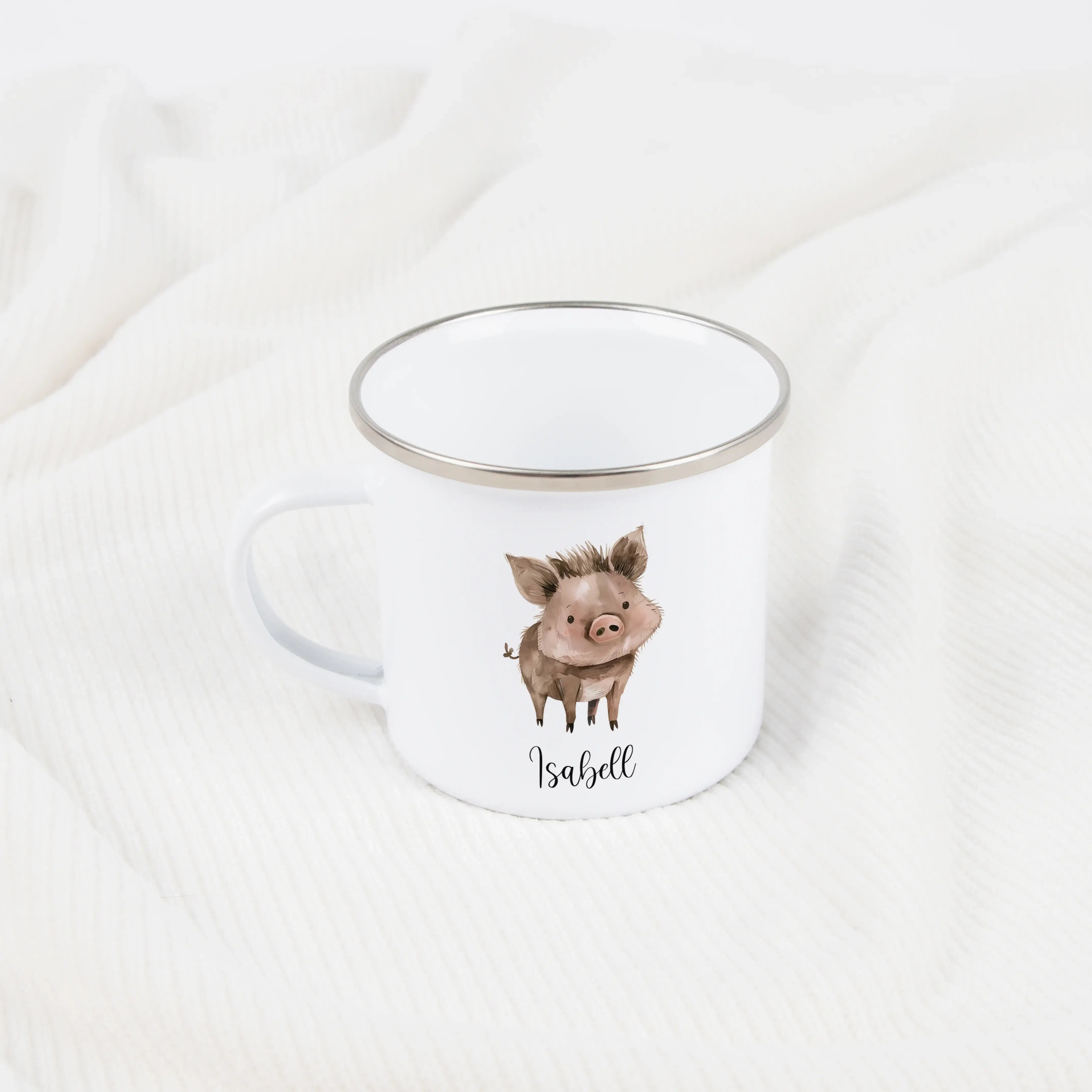 Emaille Tasse Wildschwein-Emaille Tasse-famprints-Die Emaille Tasse Wildschwein von famprints ist genau richtig, wenn du ein persönliches Geschenk suchst oder deinem Alltag eine individuelle Note geben möchtest. Mit dem liebevoll gestalteten Wildschwein-M