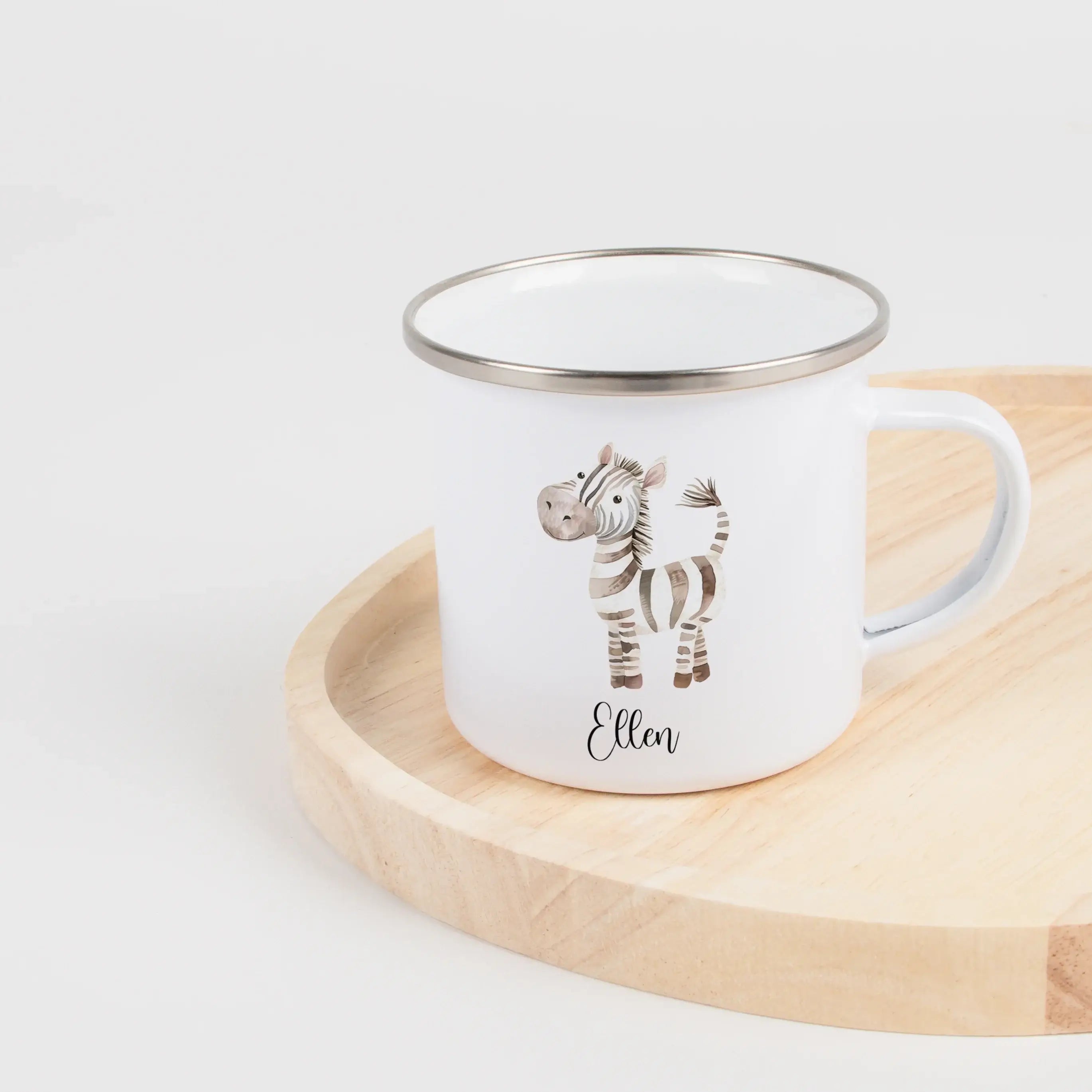 Emaille Tasse Zebra-Emaille Tasse-famprints-Die Emaille Tasse Zebra von famprints ist ein liebevoll gestalteter Trinkbecher für Kinder und Erwachsene, die personalisierte Geschenkideen mit Tiermotiv suchen. Das Zebra Design im Aquarell-Stil macht die Tass
