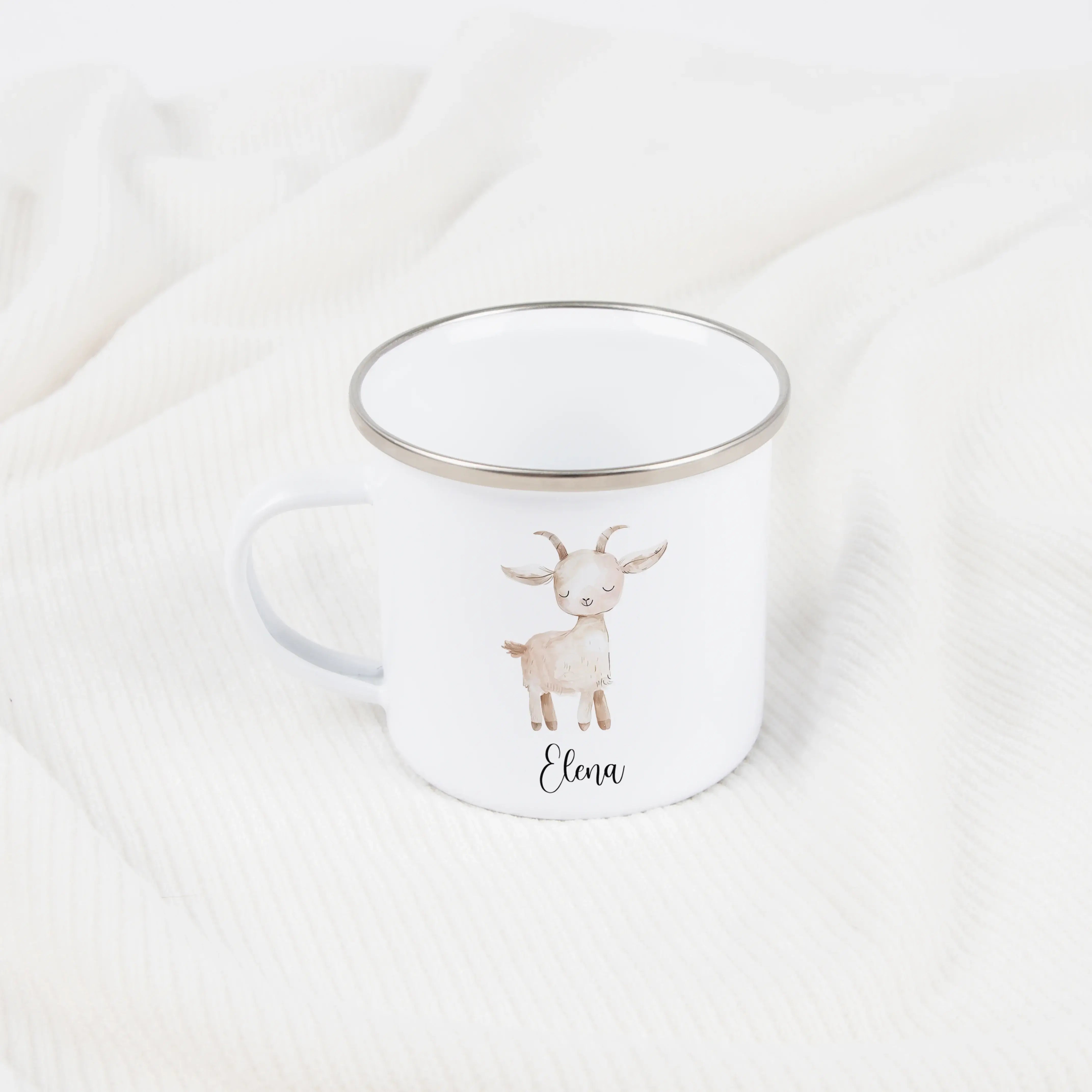 Emaille Tasse Ziege-Emaille Tasse-famprints-Die Emaille Tasse Ziege von famprints ist genau das Richtige, wenn du ein persönliches Geschenk suchst, das im Alltag wirklich genutzt wird. Das liebevoll illustrierte Ziegenmotiv macht die Tasse zu einem echten