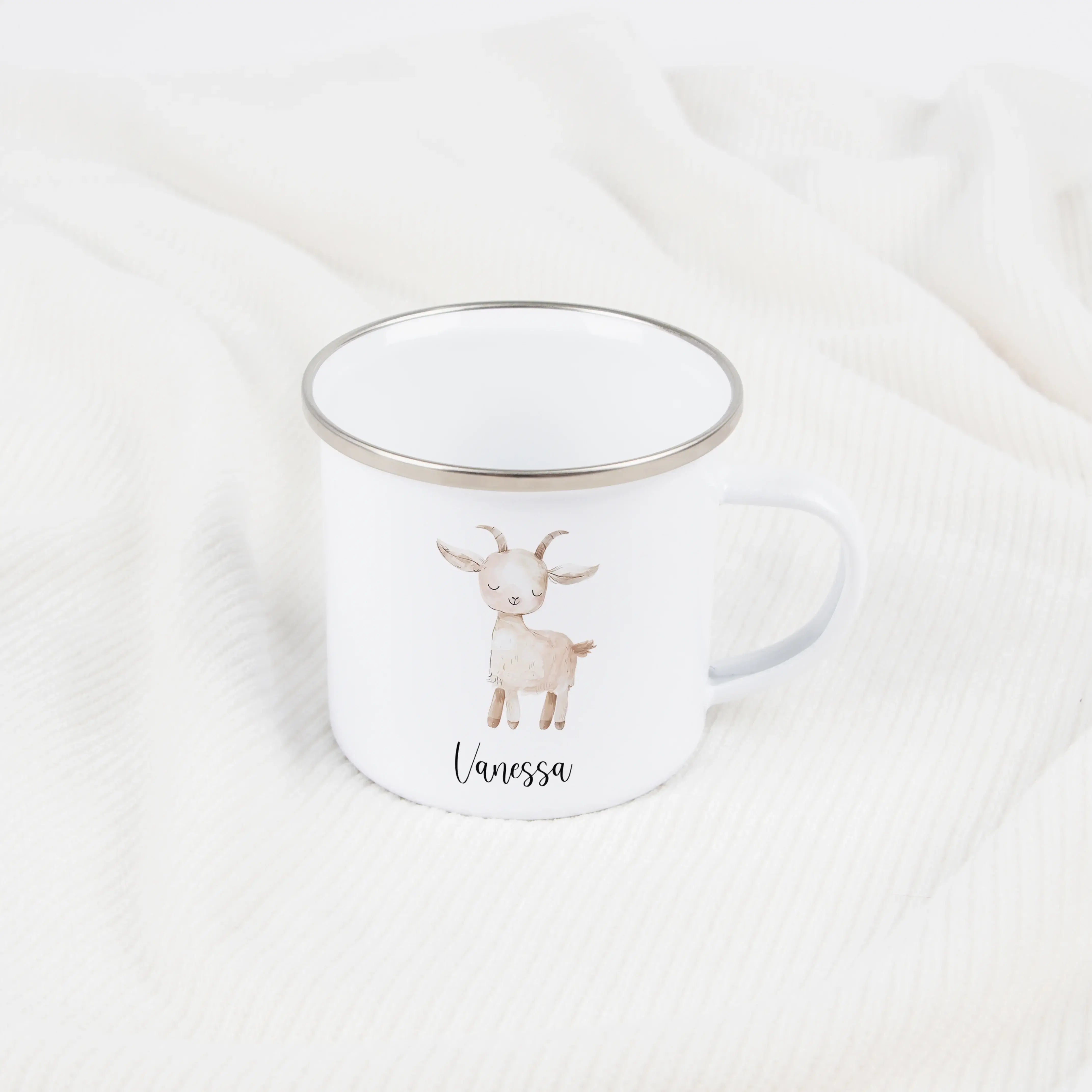 Emaille Tasse Ziege-Emaille Tasse-famprints-Die Emaille Tasse Ziege von famprints ist genau das Richtige, wenn du ein persönliches Geschenk suchst, das im Alltag wirklich genutzt wird. Das liebevoll illustrierte Ziegenmotiv macht die Tasse zu einem echten