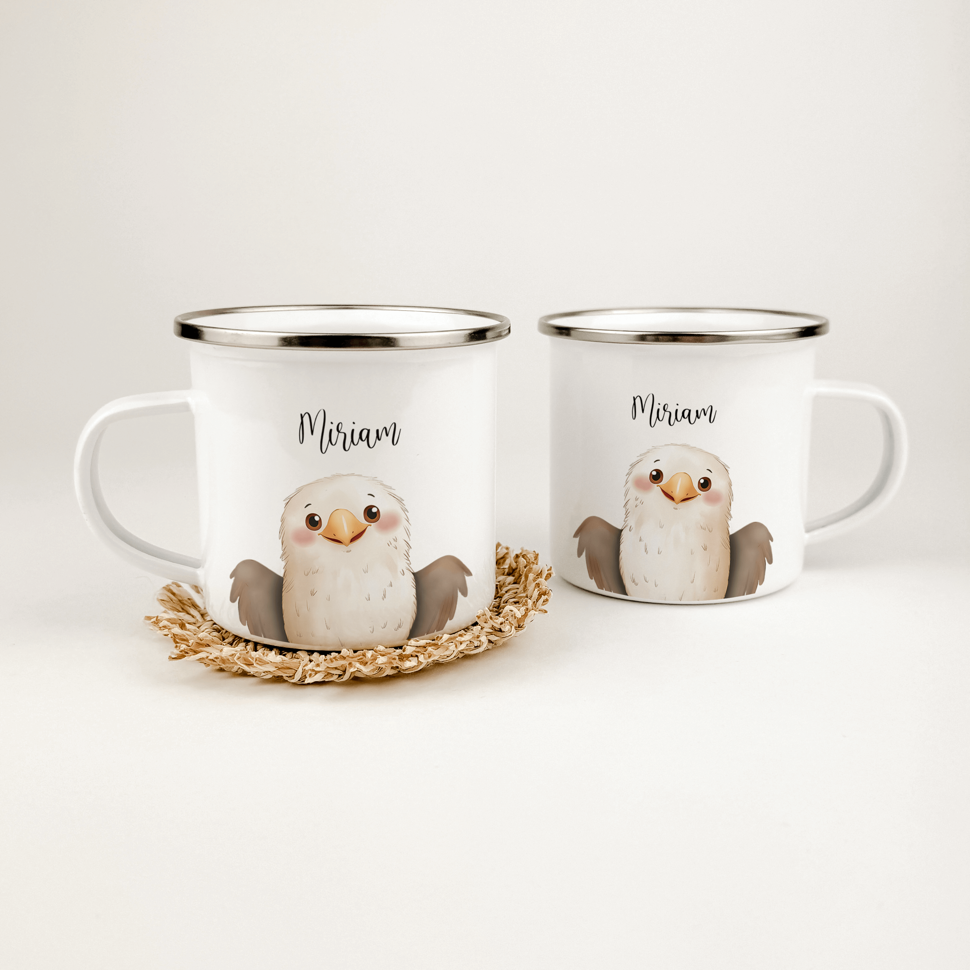 Emaille Tasse Adler Portrait-famprints-Emaille Tasse-Entdecke die exklusive Emaille Tasse Adler Portrait, die Funktionalität und persönlichen Stil perfekt vereint. Diese Tasse ist mehr als nur ein Becher – sie ist ein liebevolles, personalisiertes Geschen