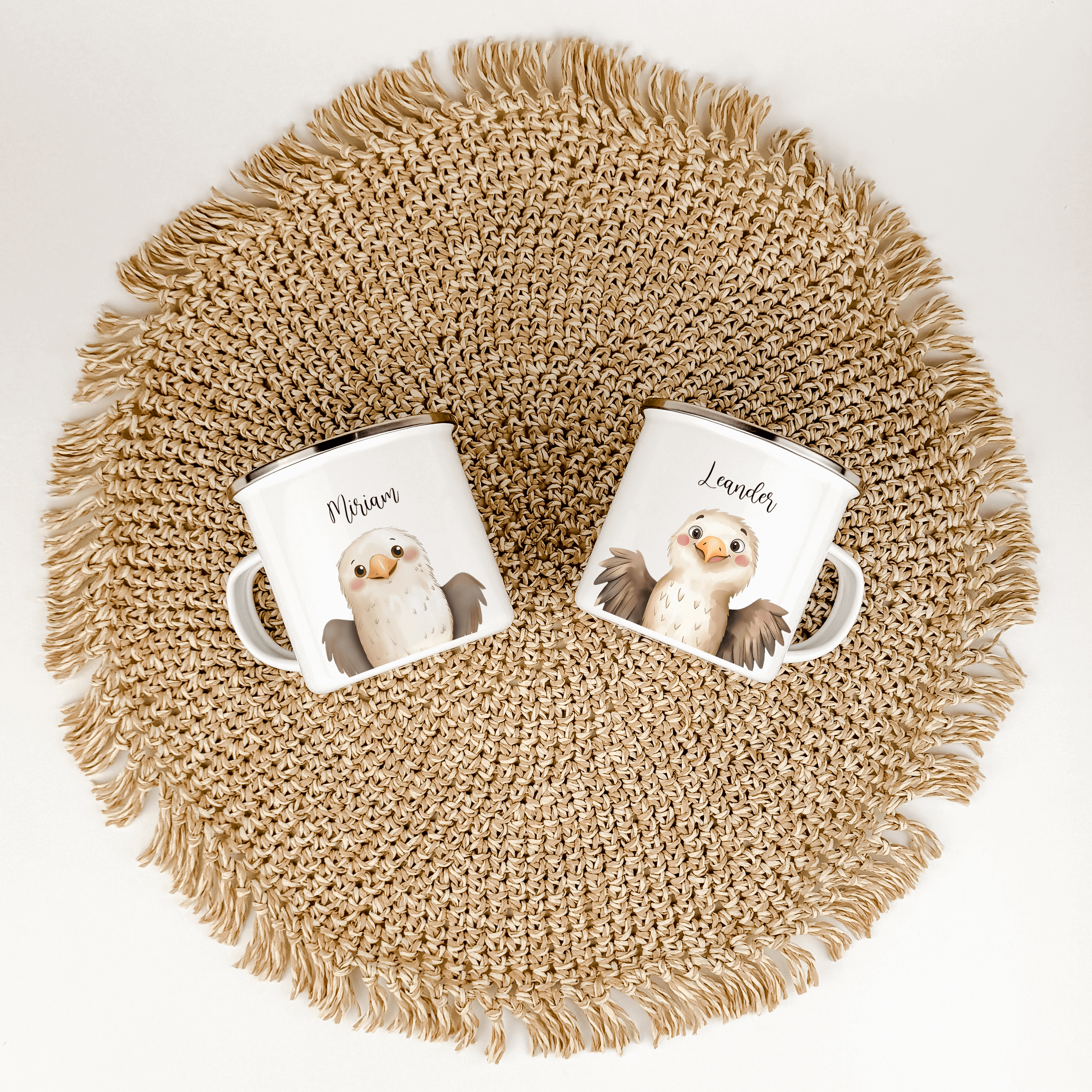 Emaille Tasse Adler Portrait-famprints-Emaille Tasse-Entdecke die exklusive Emaille Tasse Adler Portrait, die Funktionalität und persönlichen Stil perfekt vereint. Diese Tasse ist mehr als nur ein Becher – sie ist ein liebevolles, personalisiertes Geschen